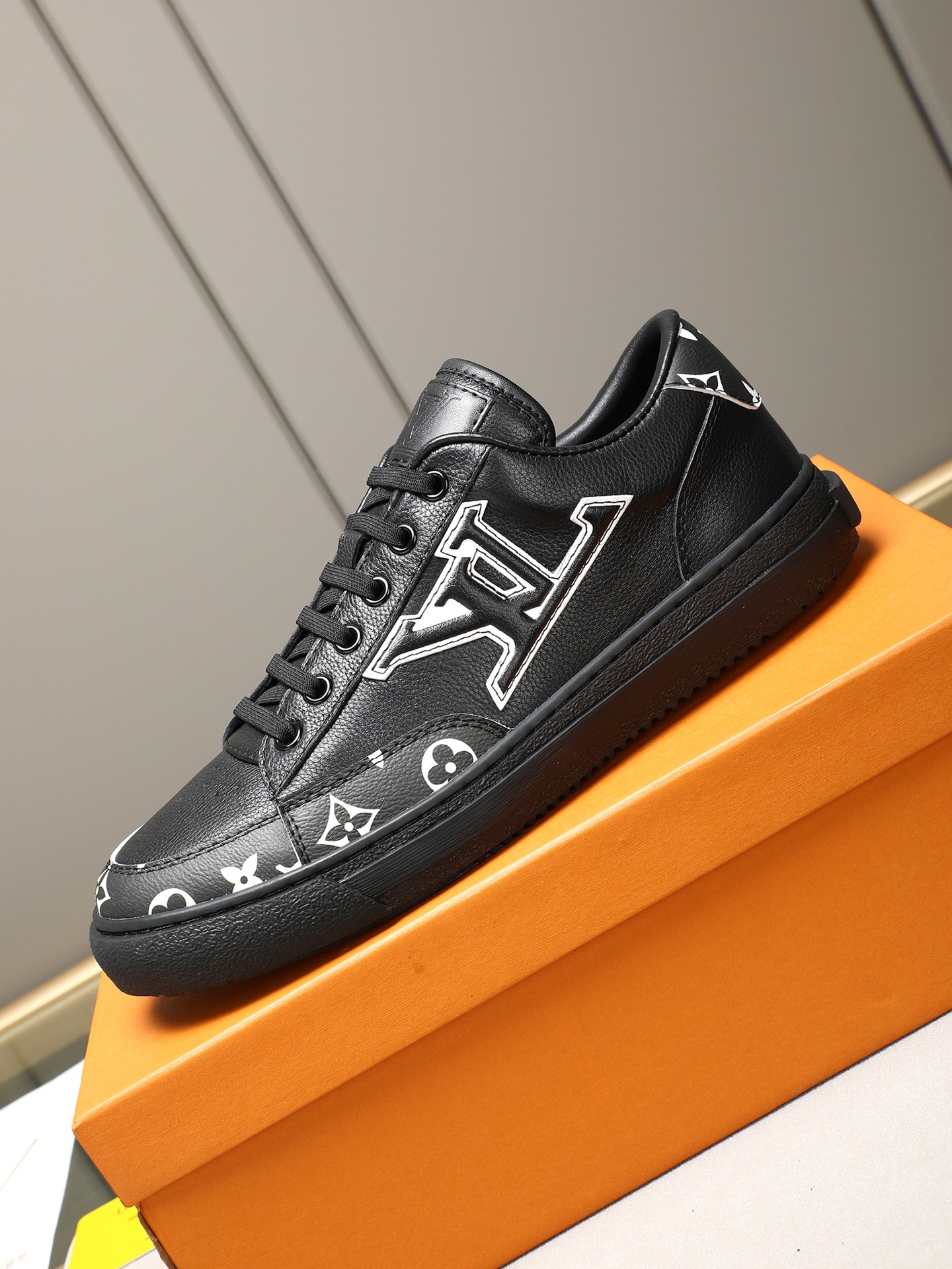 LV shoe