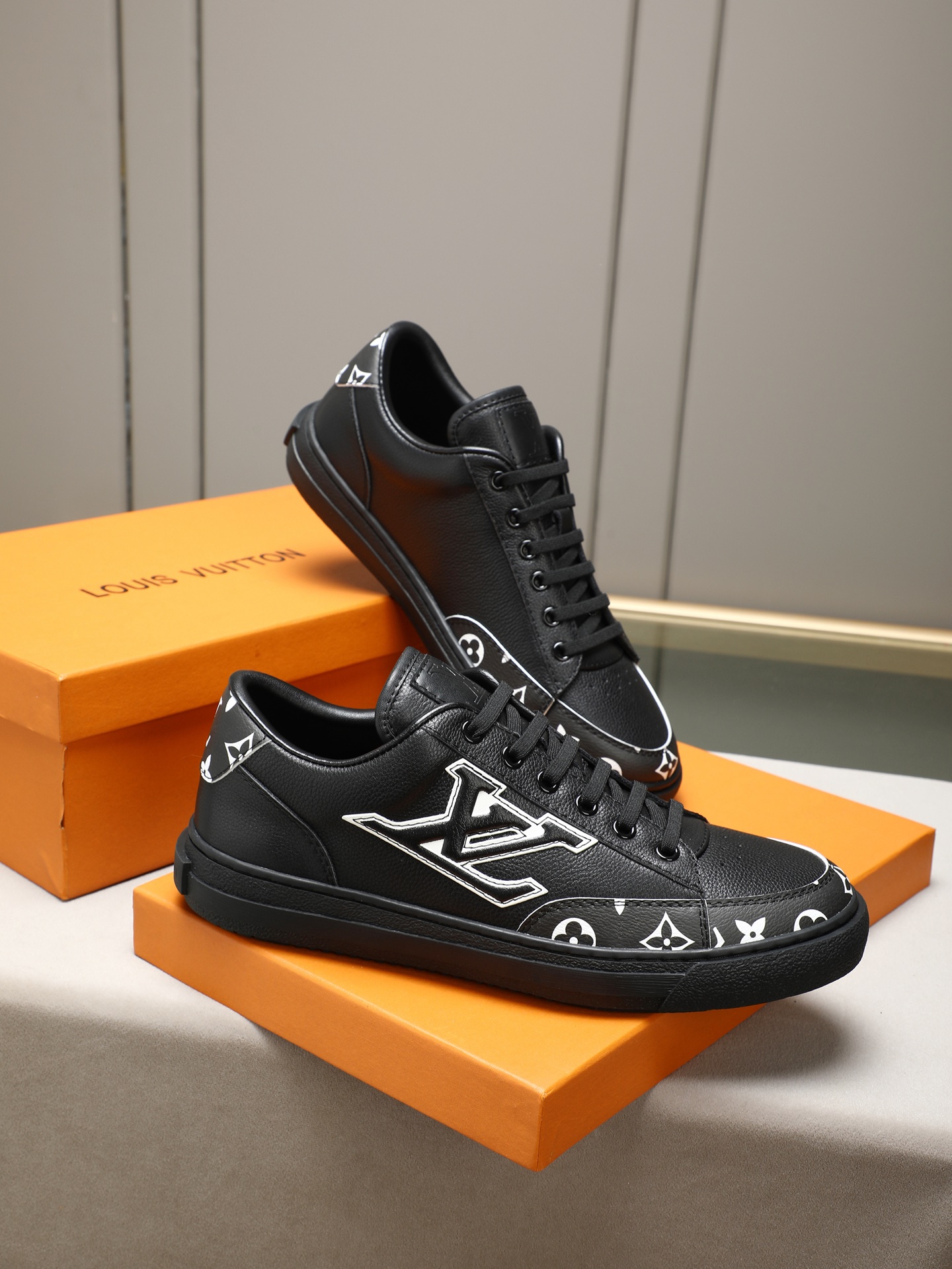 LV shoe