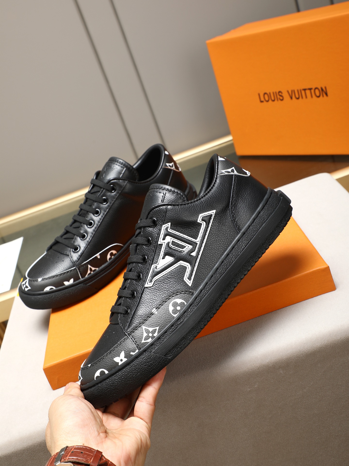 LV shoe