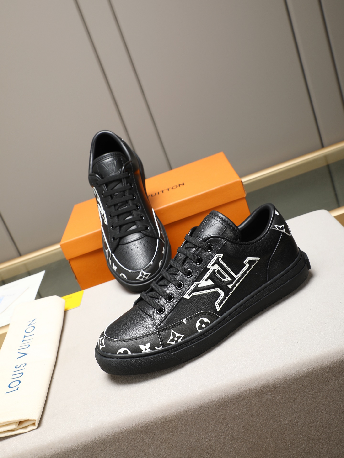 LV shoe