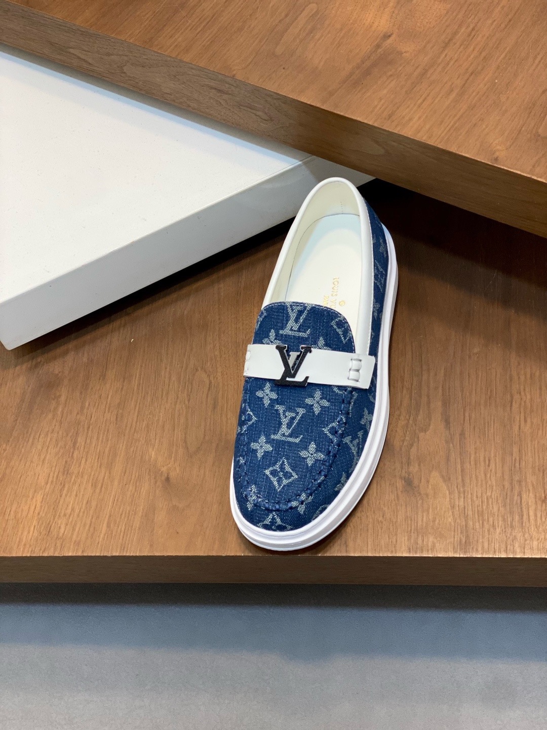 LV shoe