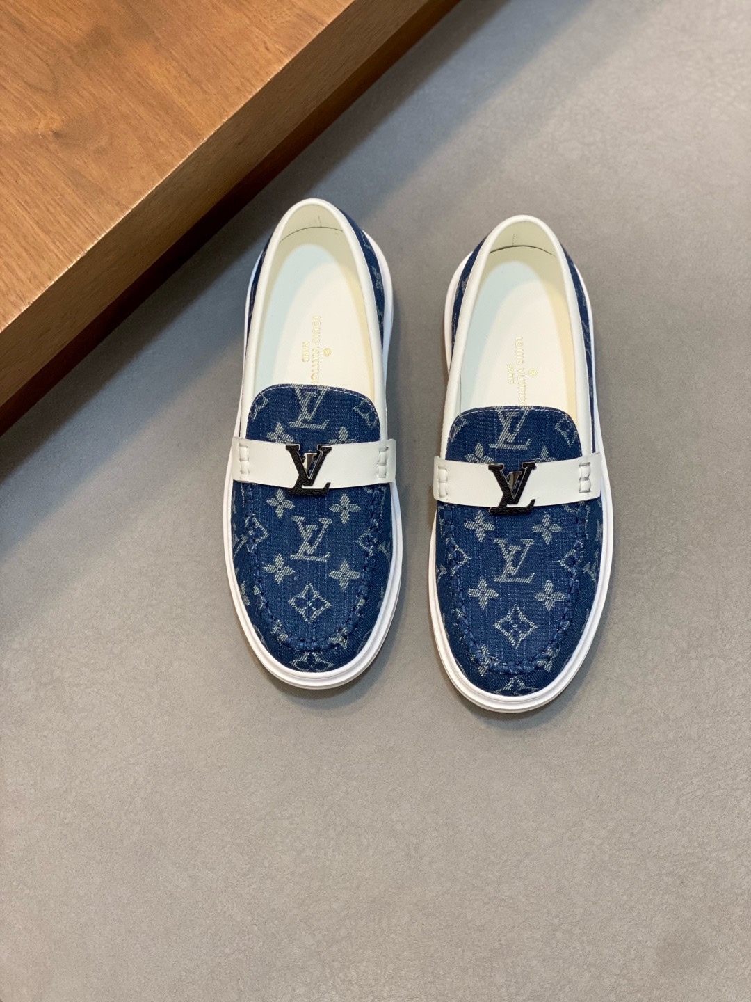 LV shoe