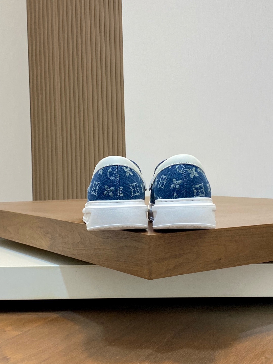 LV shoe