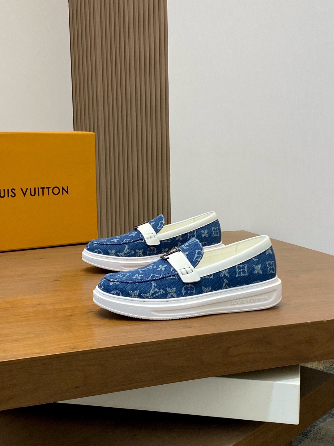 LV shoe