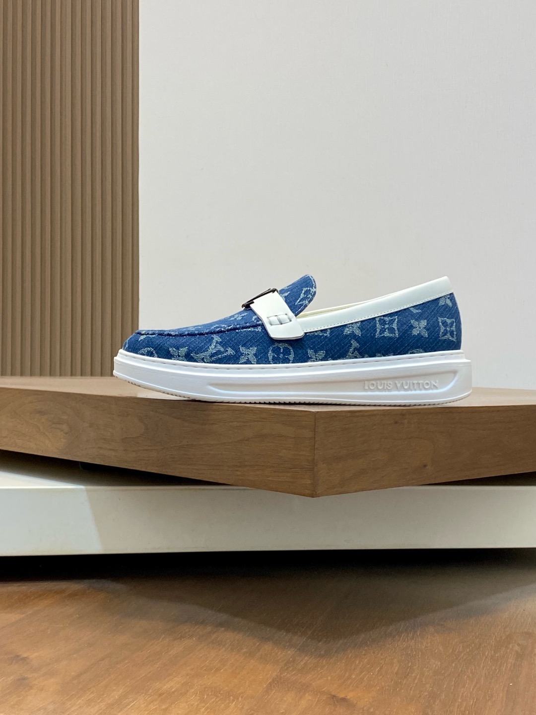 LV shoe