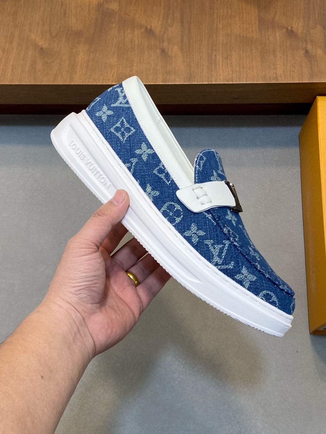 LV shoe