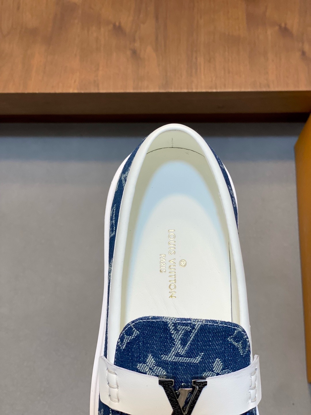 LV shoe