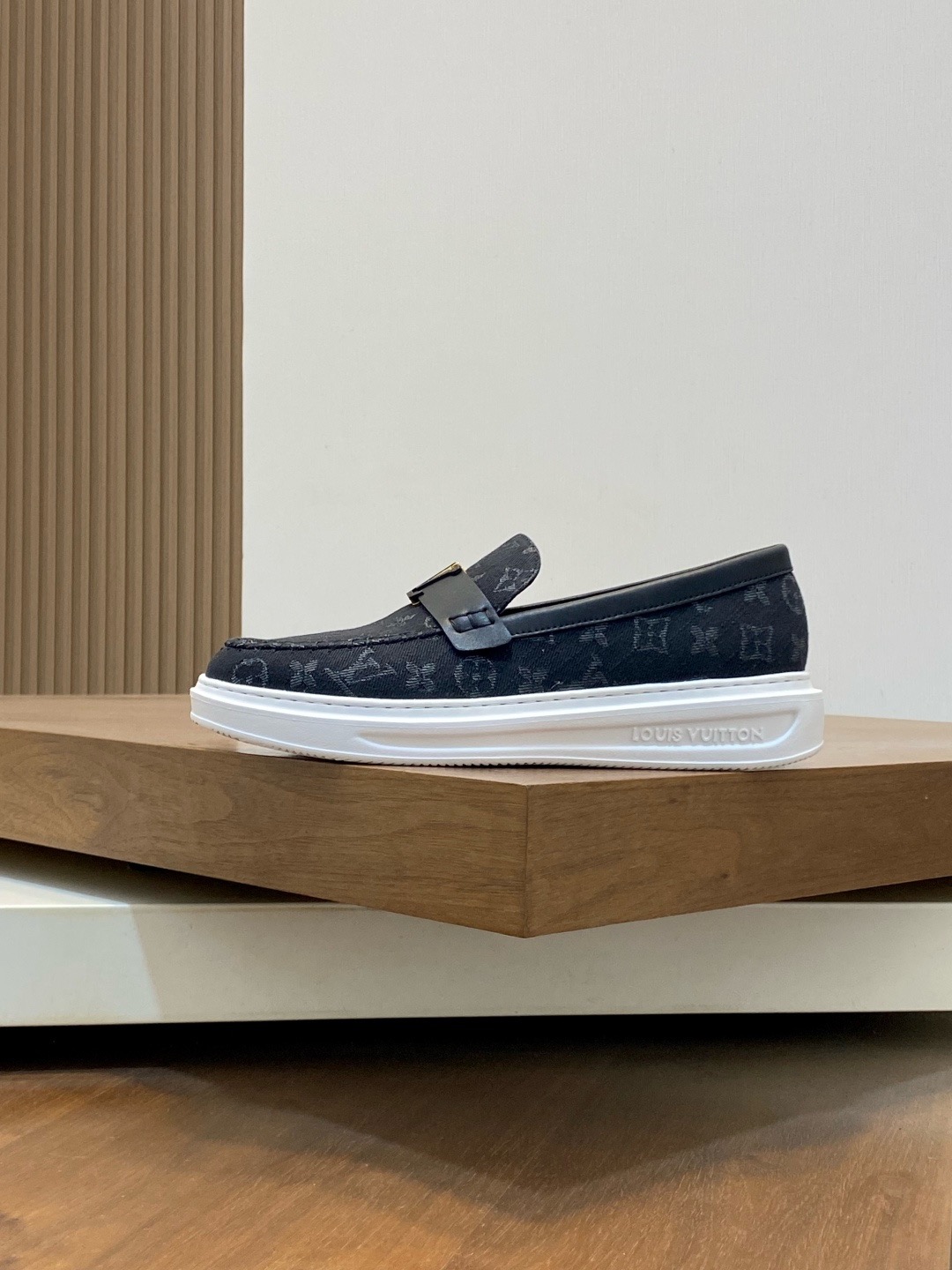 LV shoe