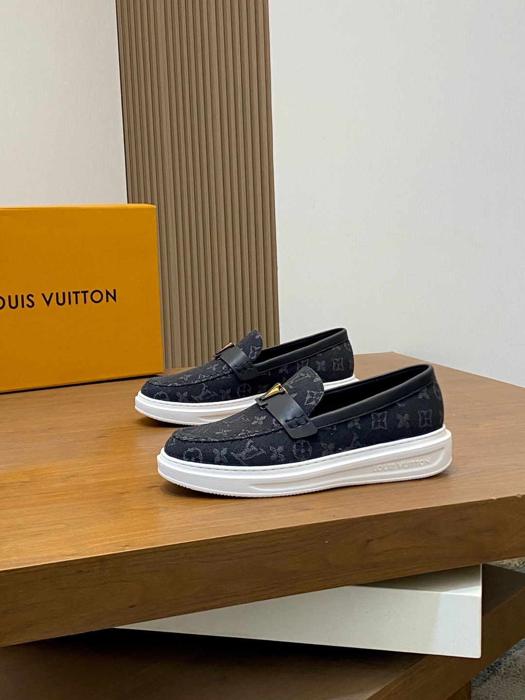 LV shoe