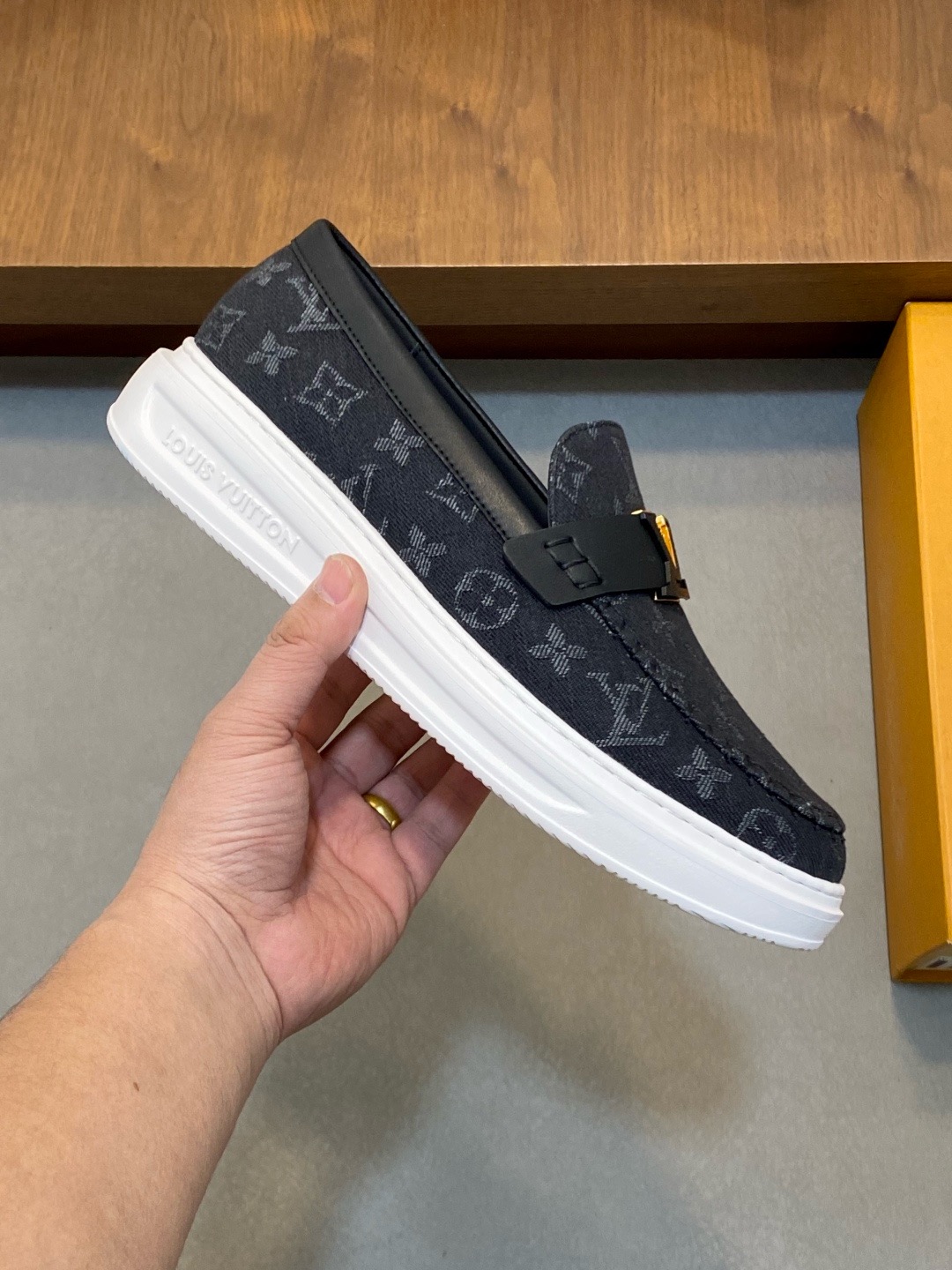 LV shoe