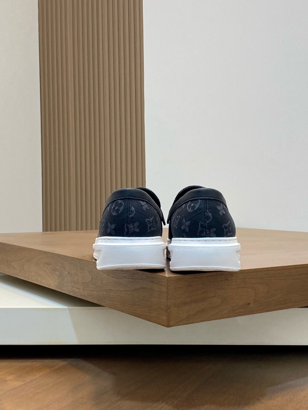 LV shoe