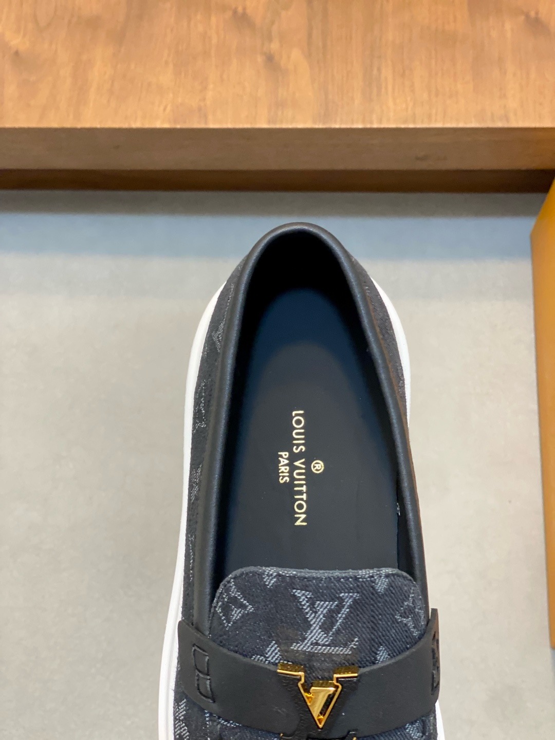 LV shoe