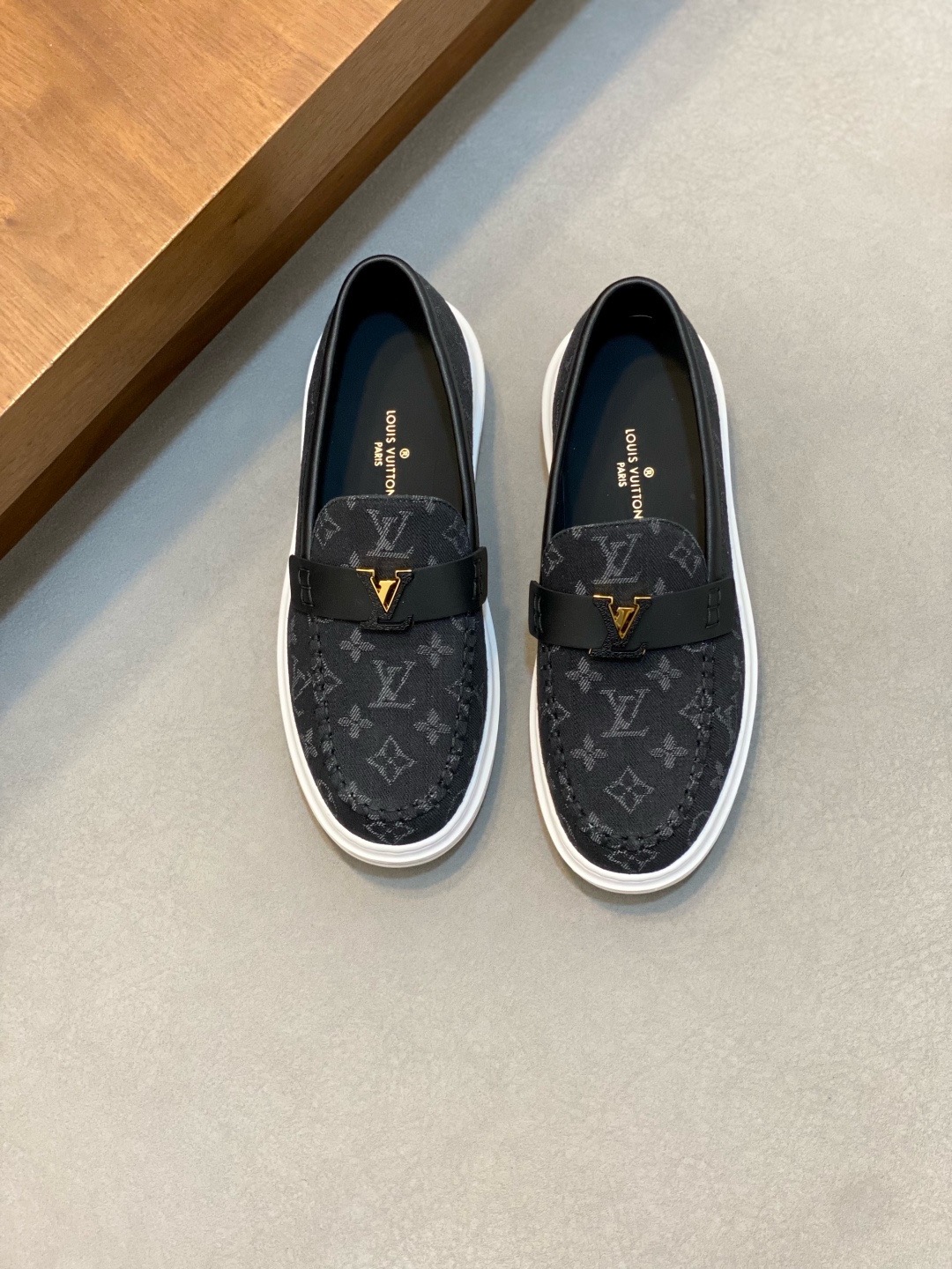 LV shoe
