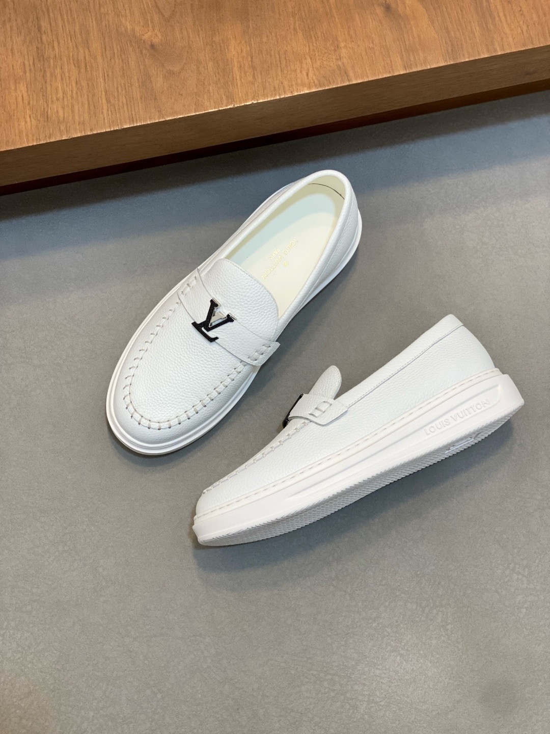 LV shoe