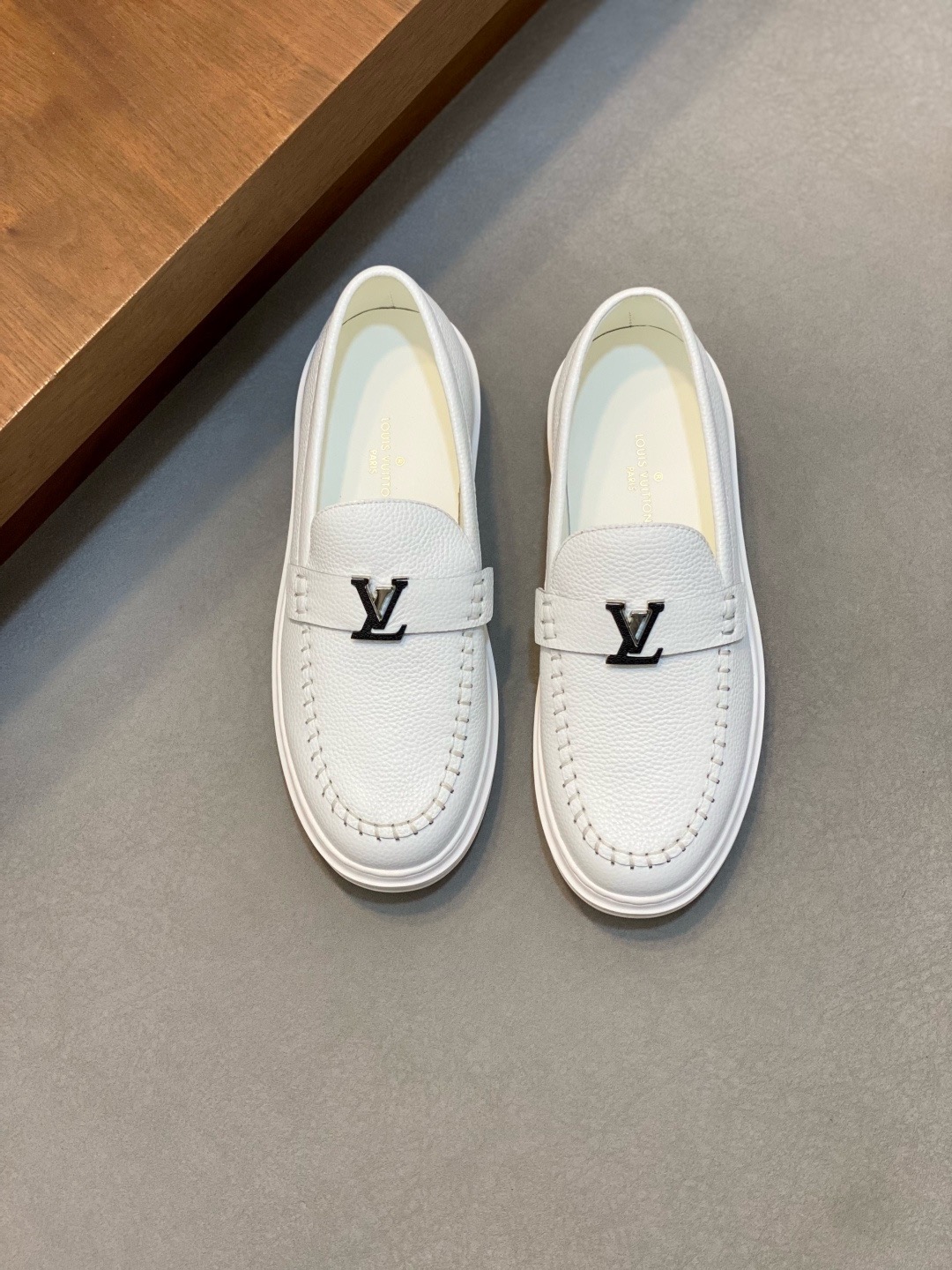 LV shoe