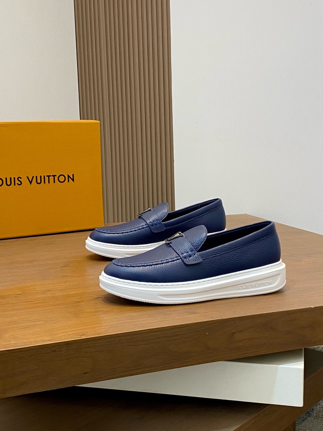 LV shoe