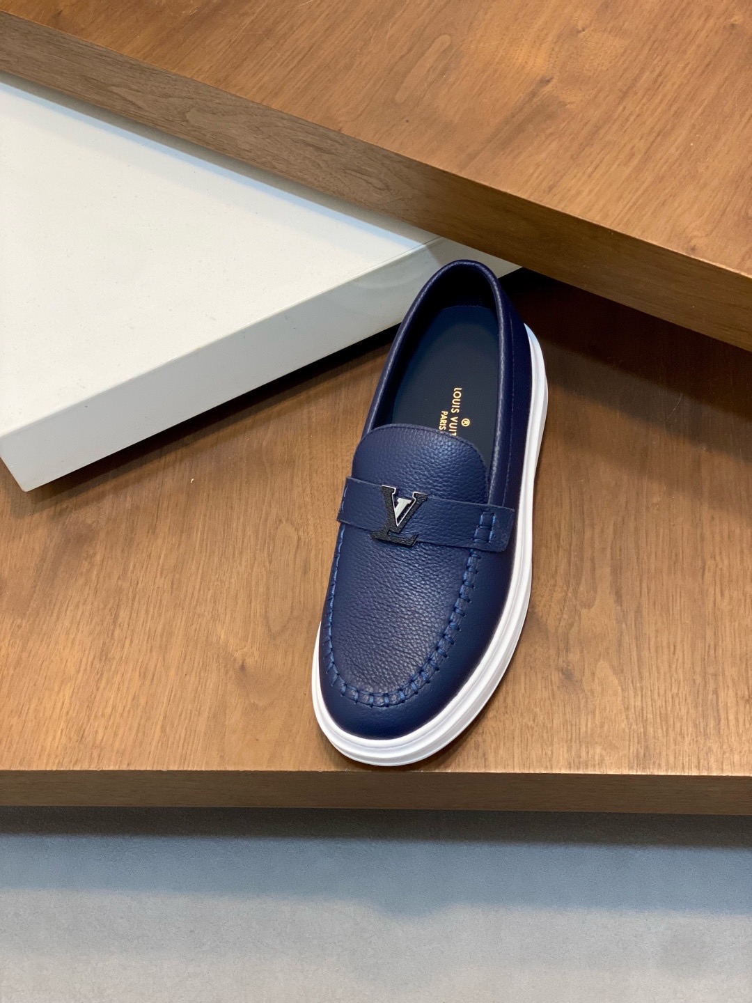 LV shoe