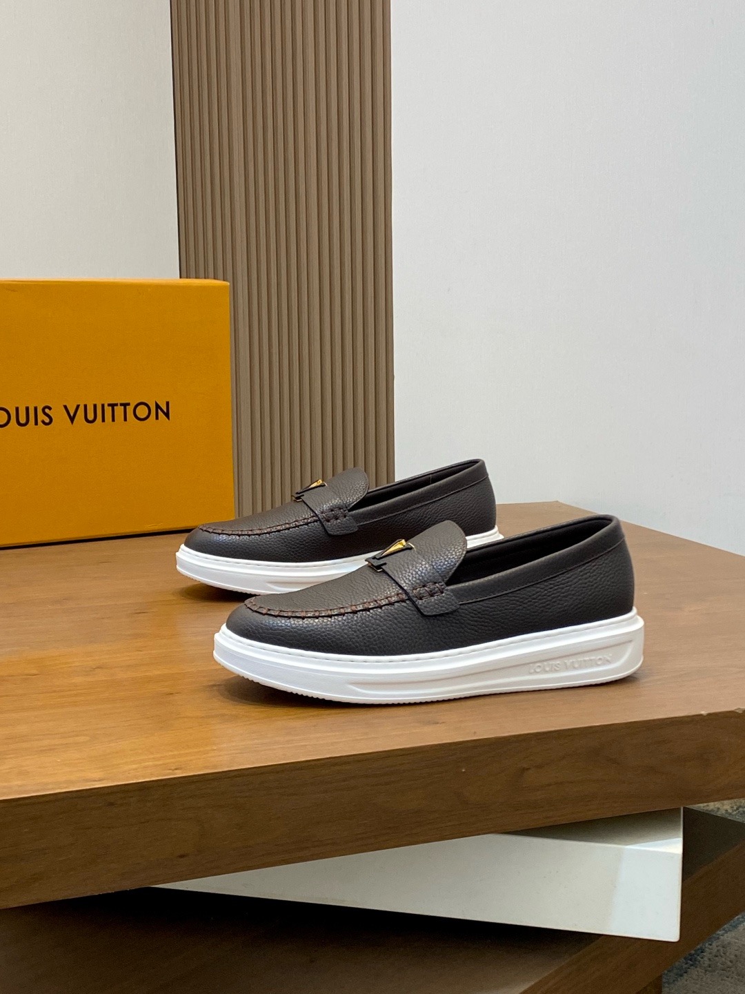 LV shoe