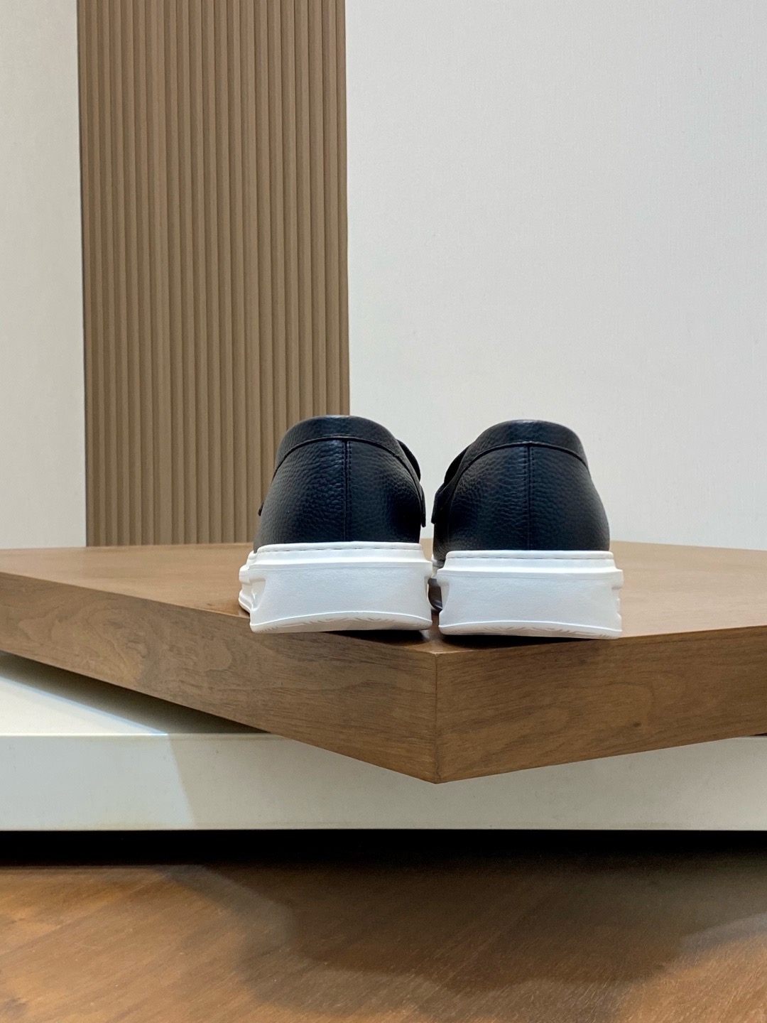 LV shoe