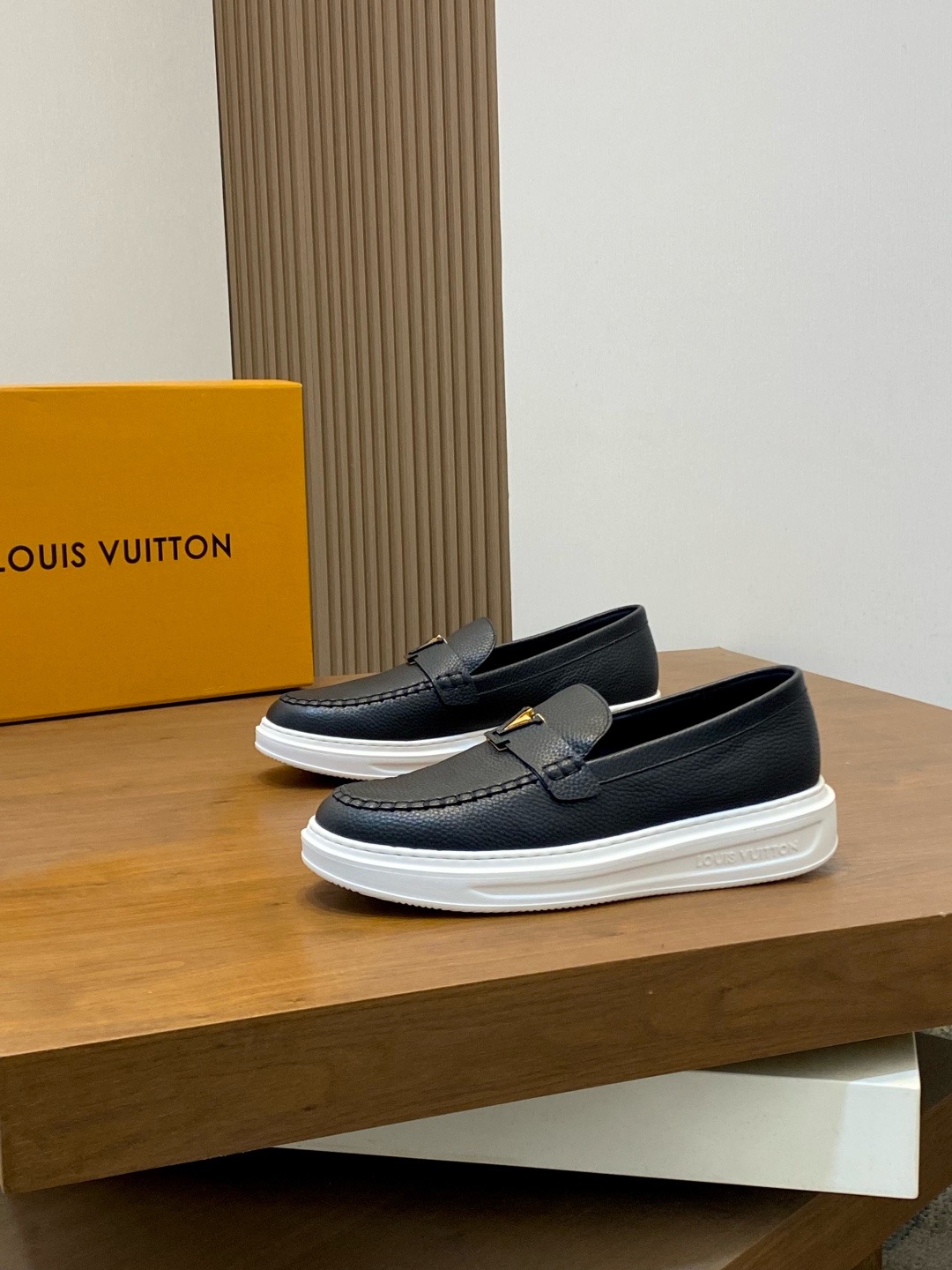 LV shoe