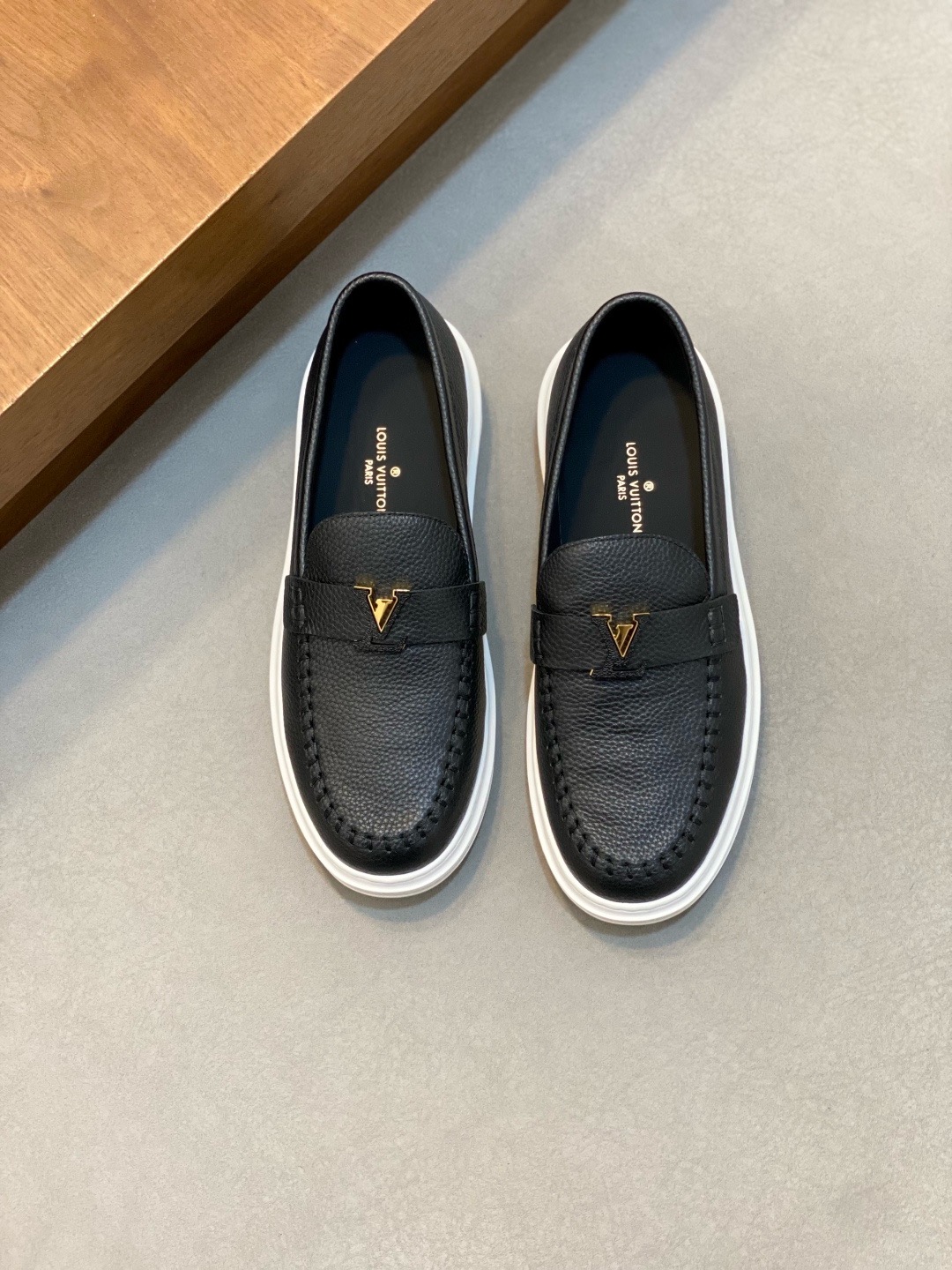 LV shoe
