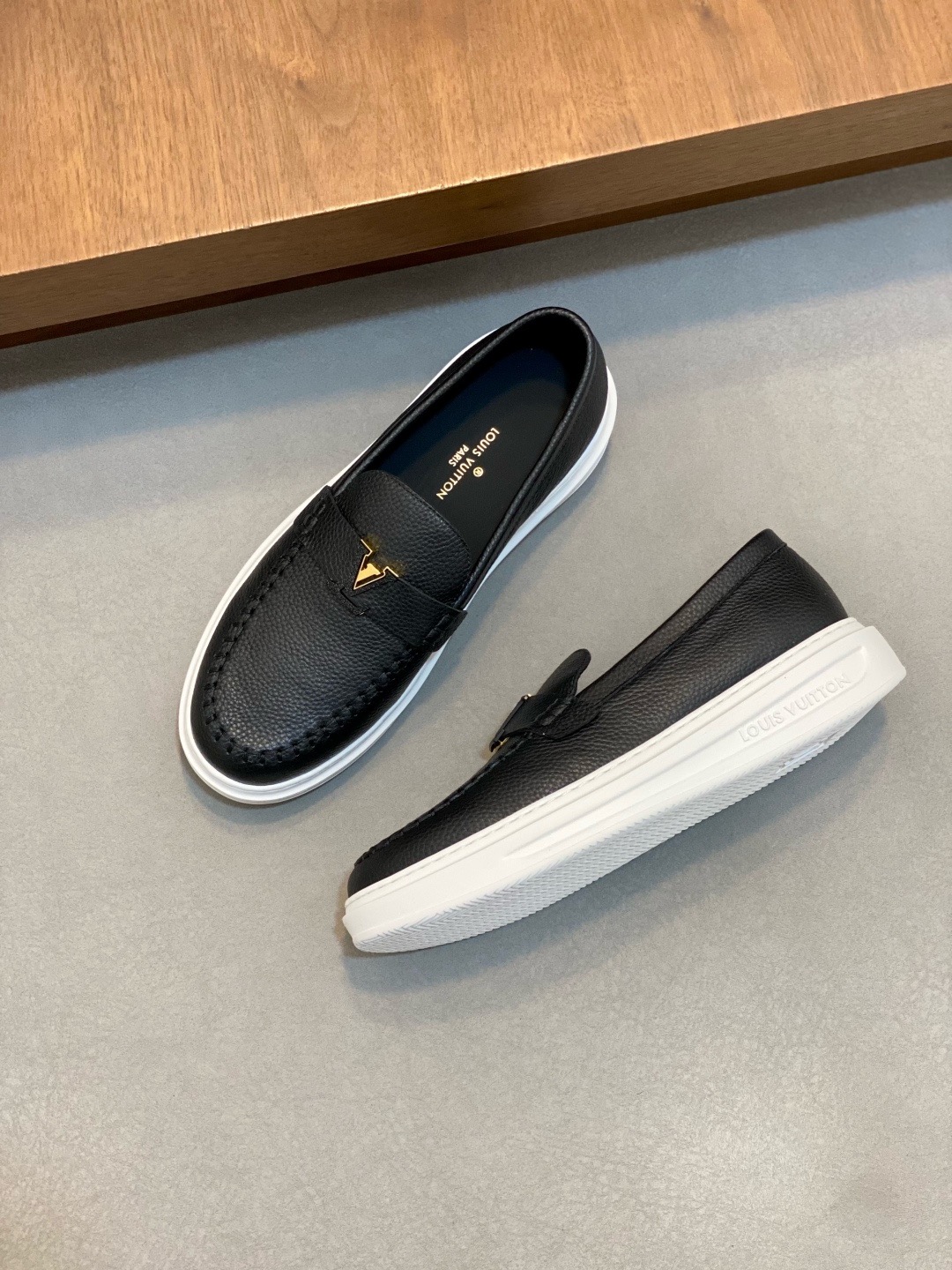 LV shoe