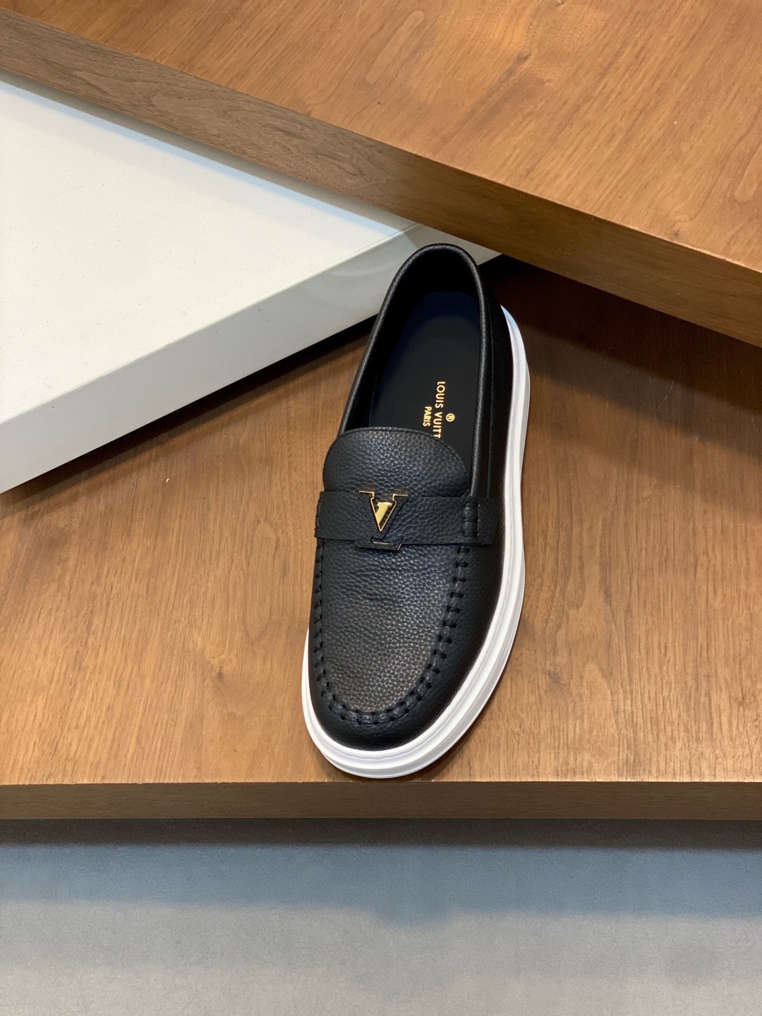 LV shoe