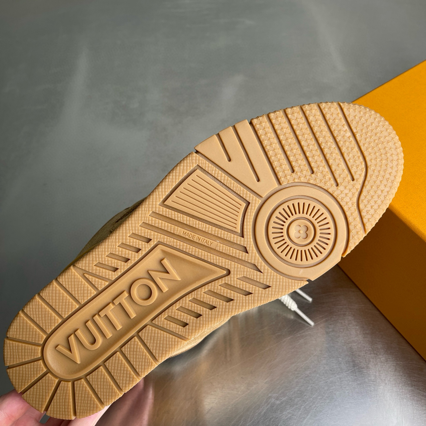 LV shoe