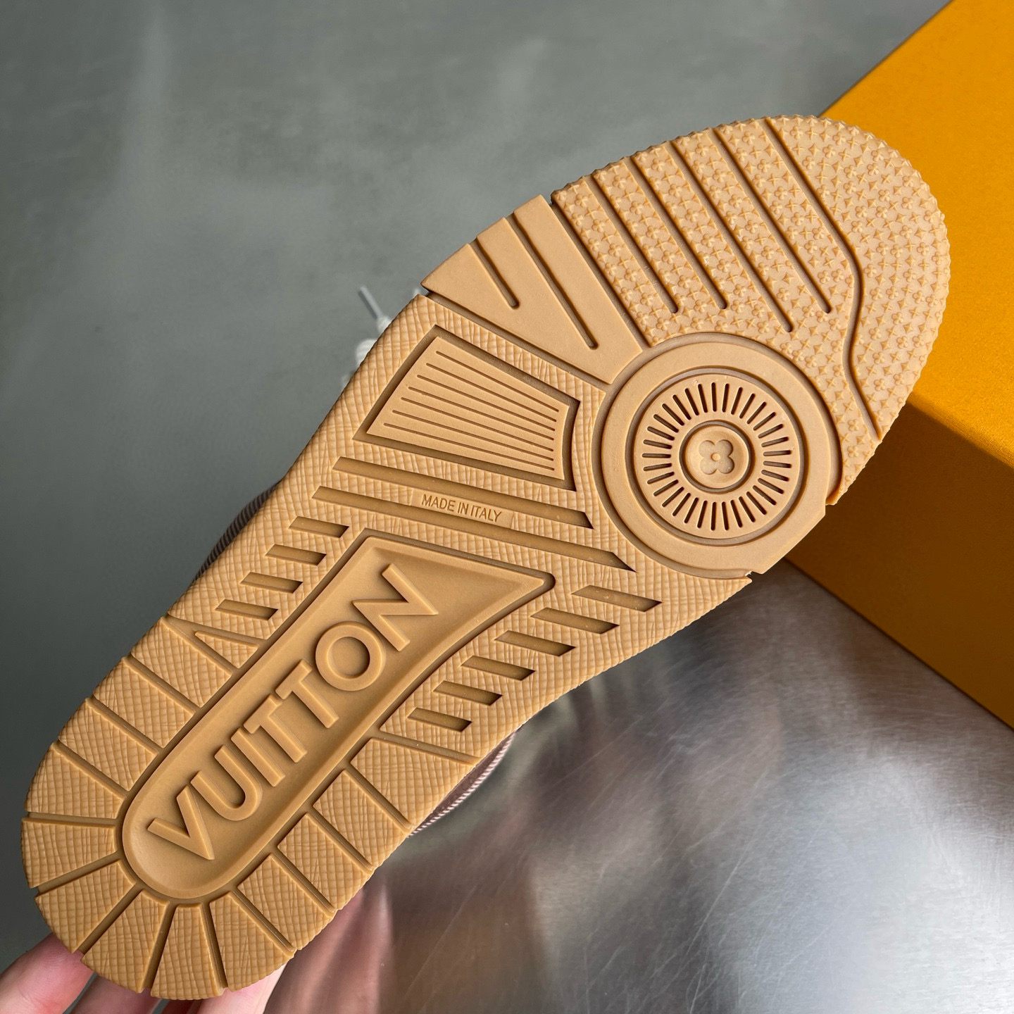 LV shoe