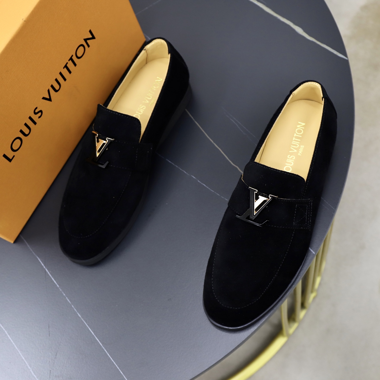 LV shoe