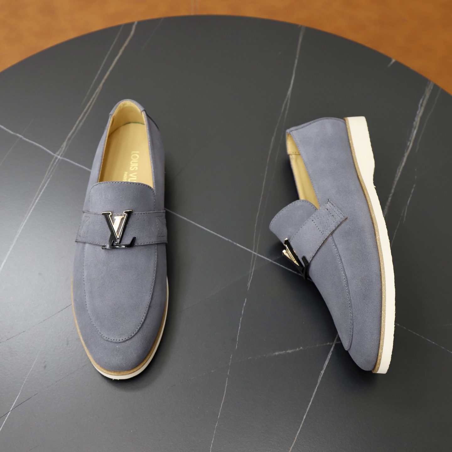 LV shoe