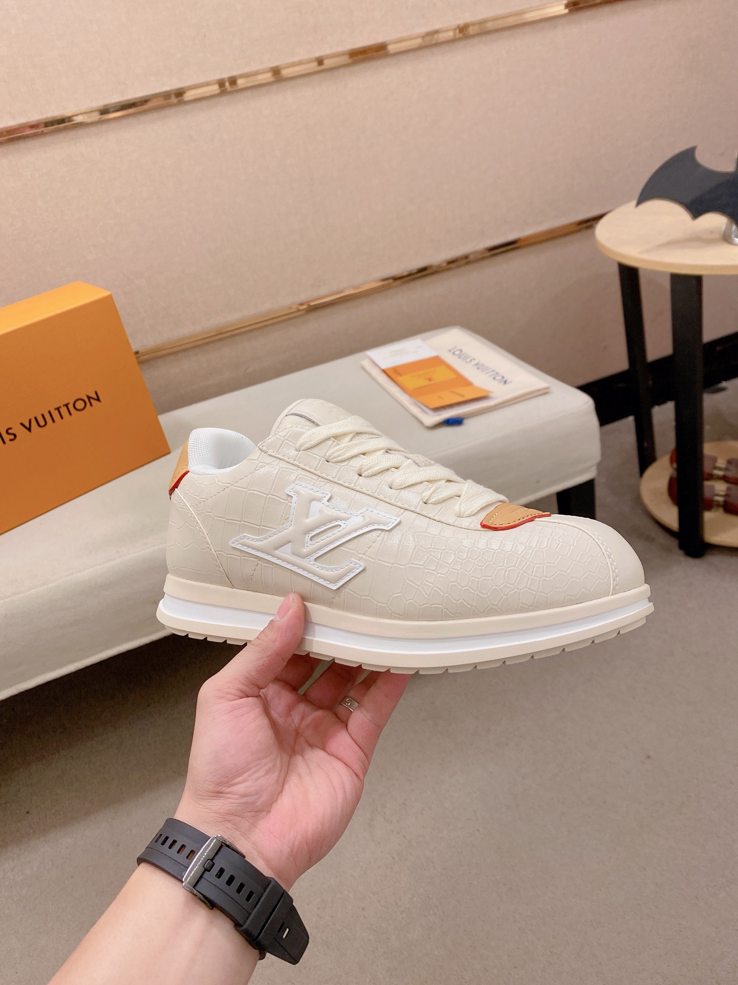 LV shoe