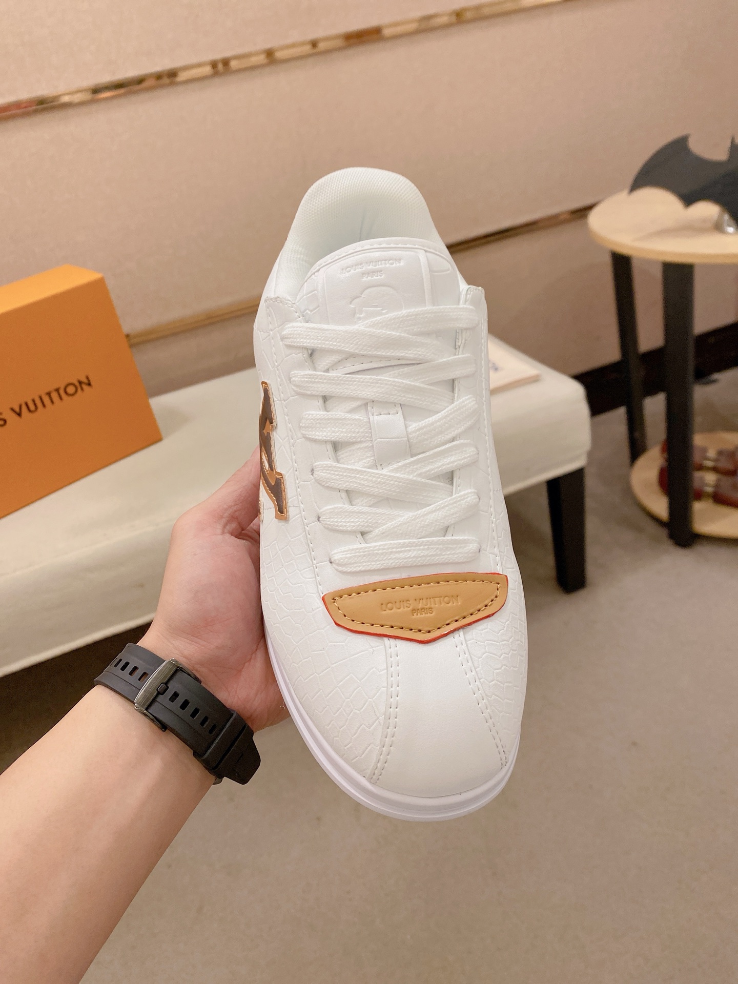LV shoe
