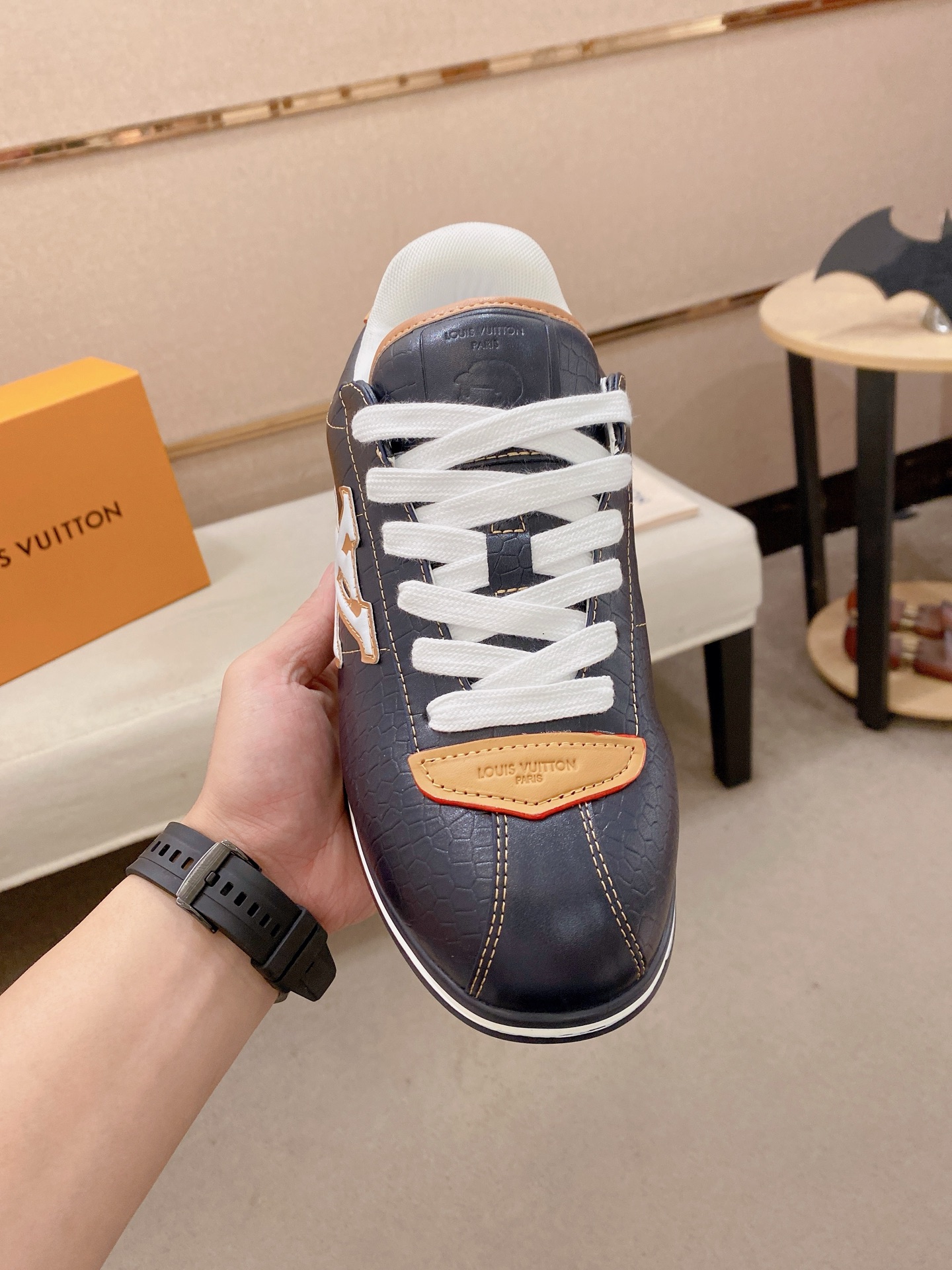LV shoe
