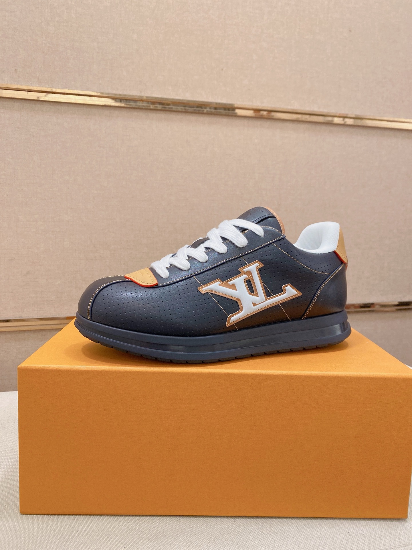 LV shoe
