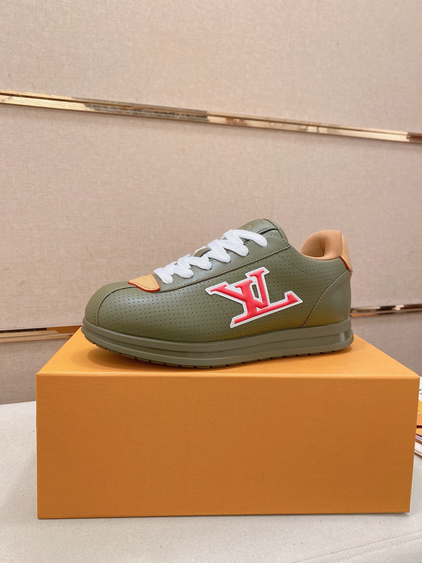 LV shoe