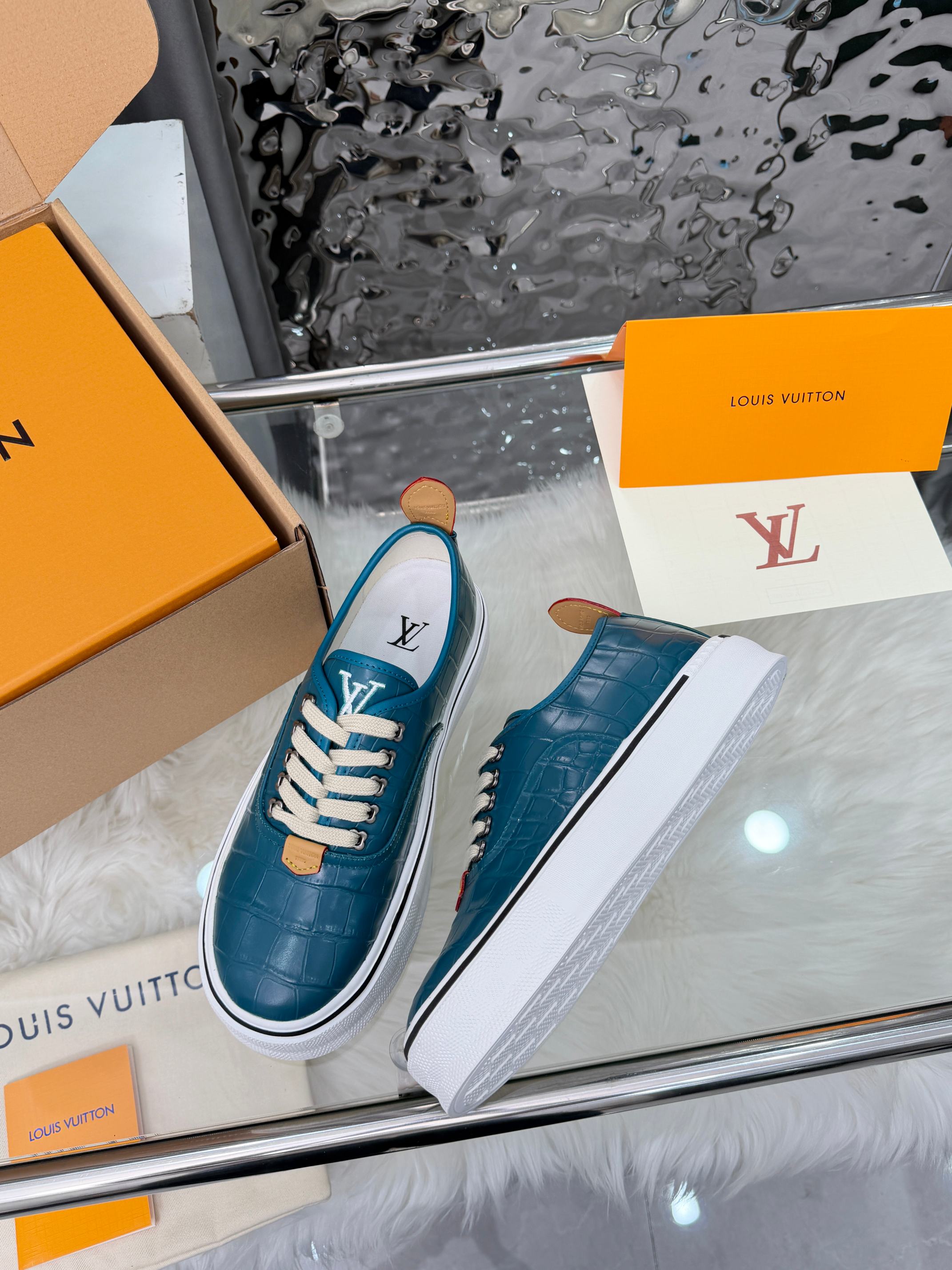 LV