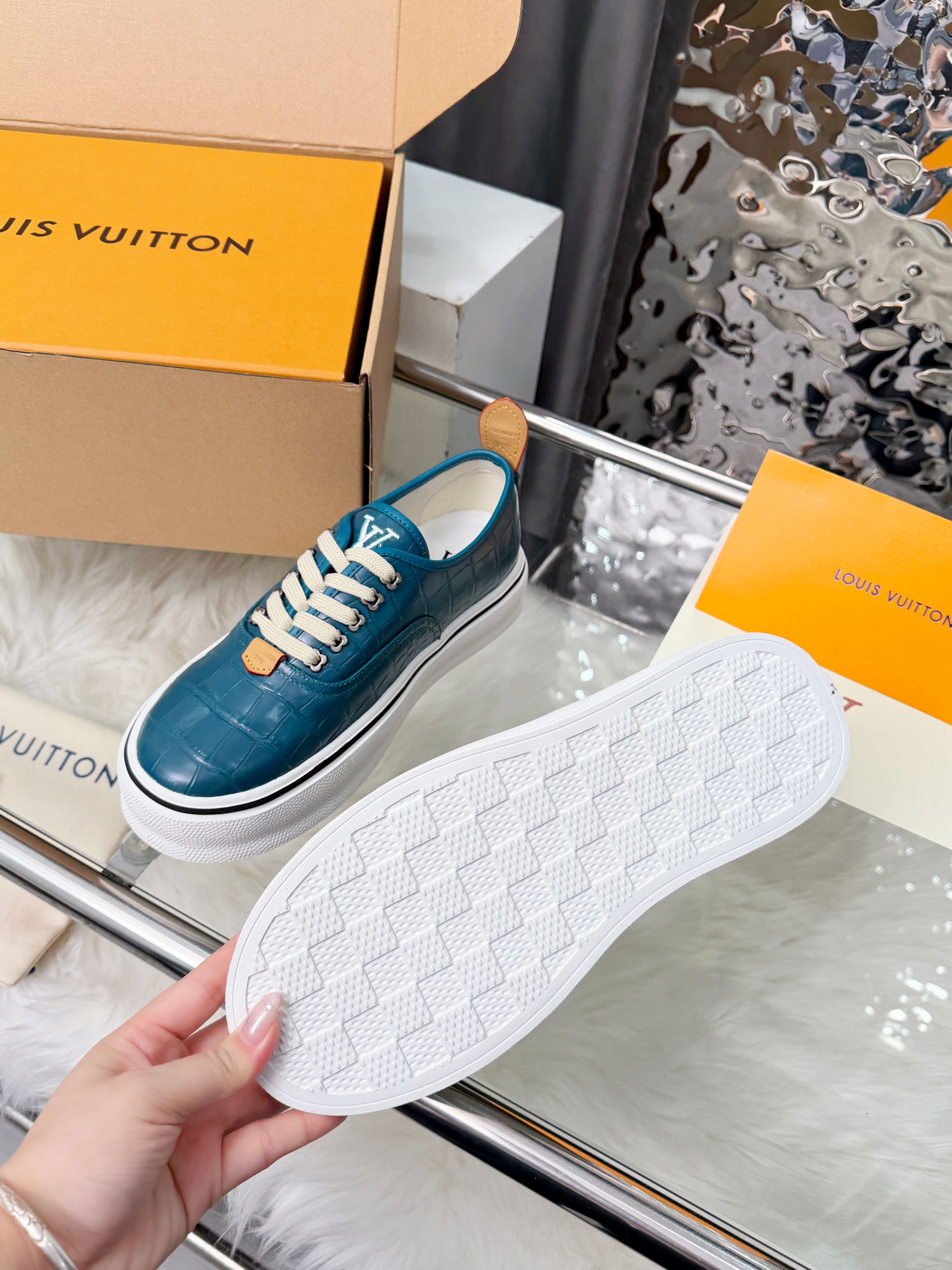 LV