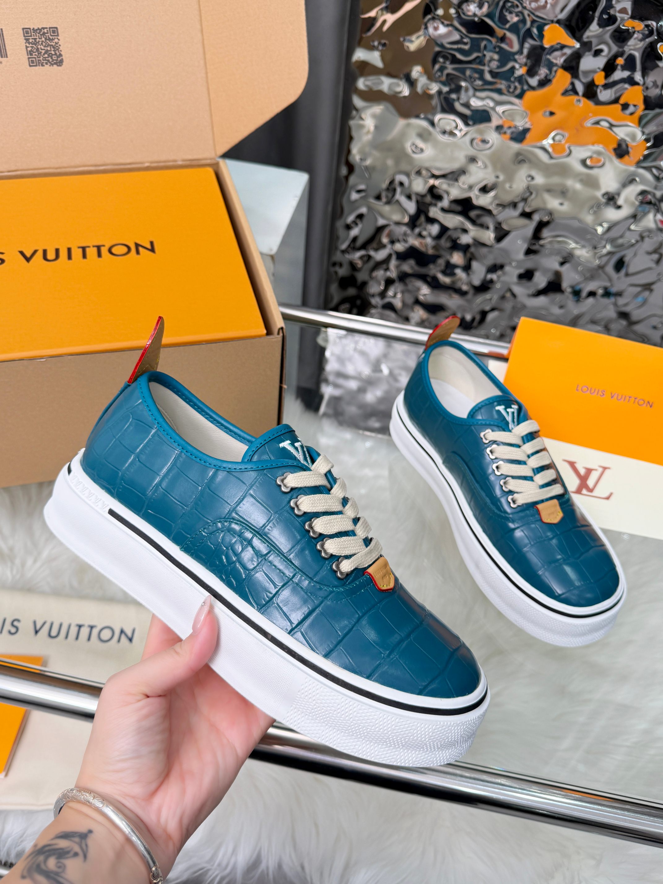 LV