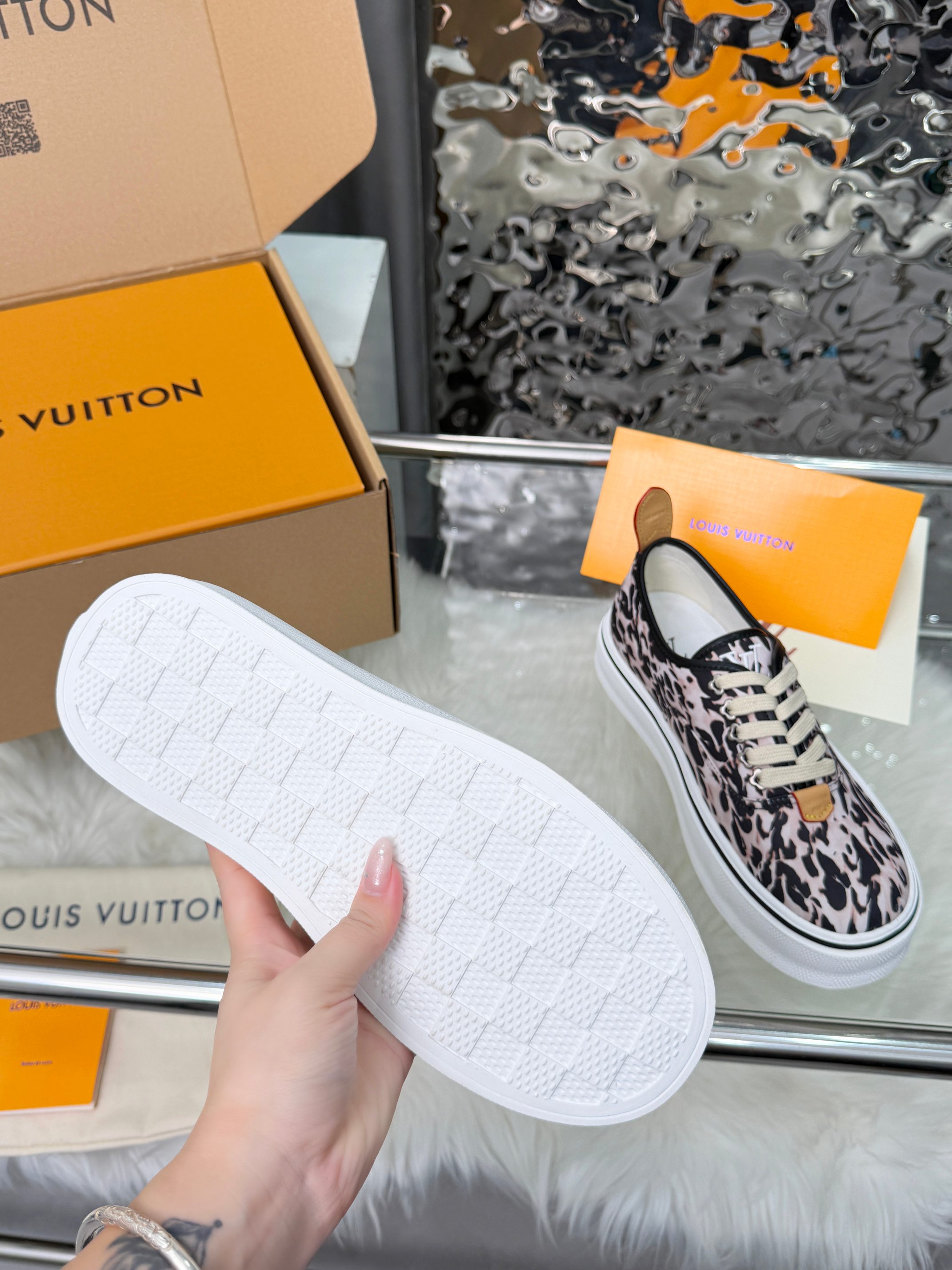 LV