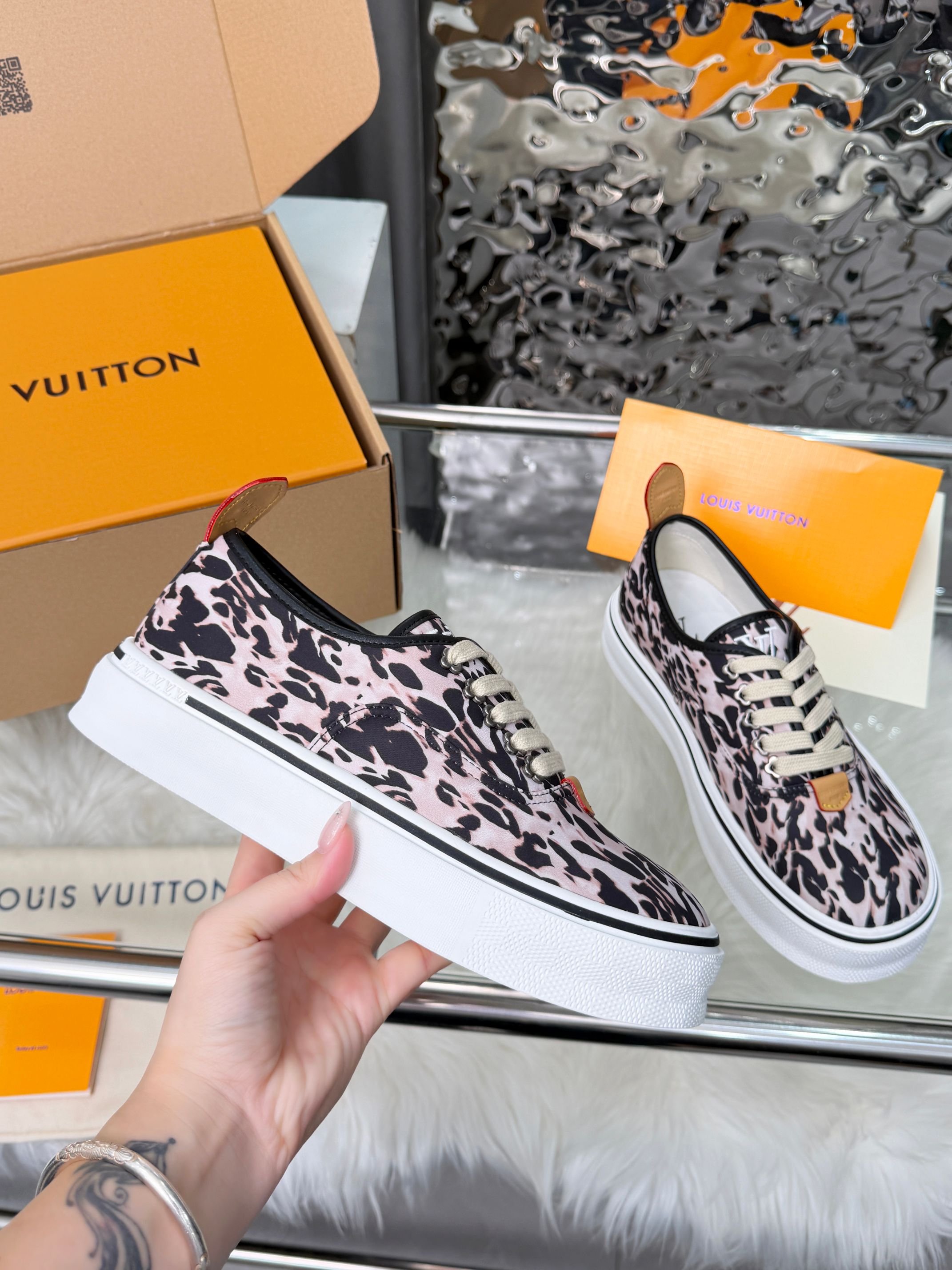 LV