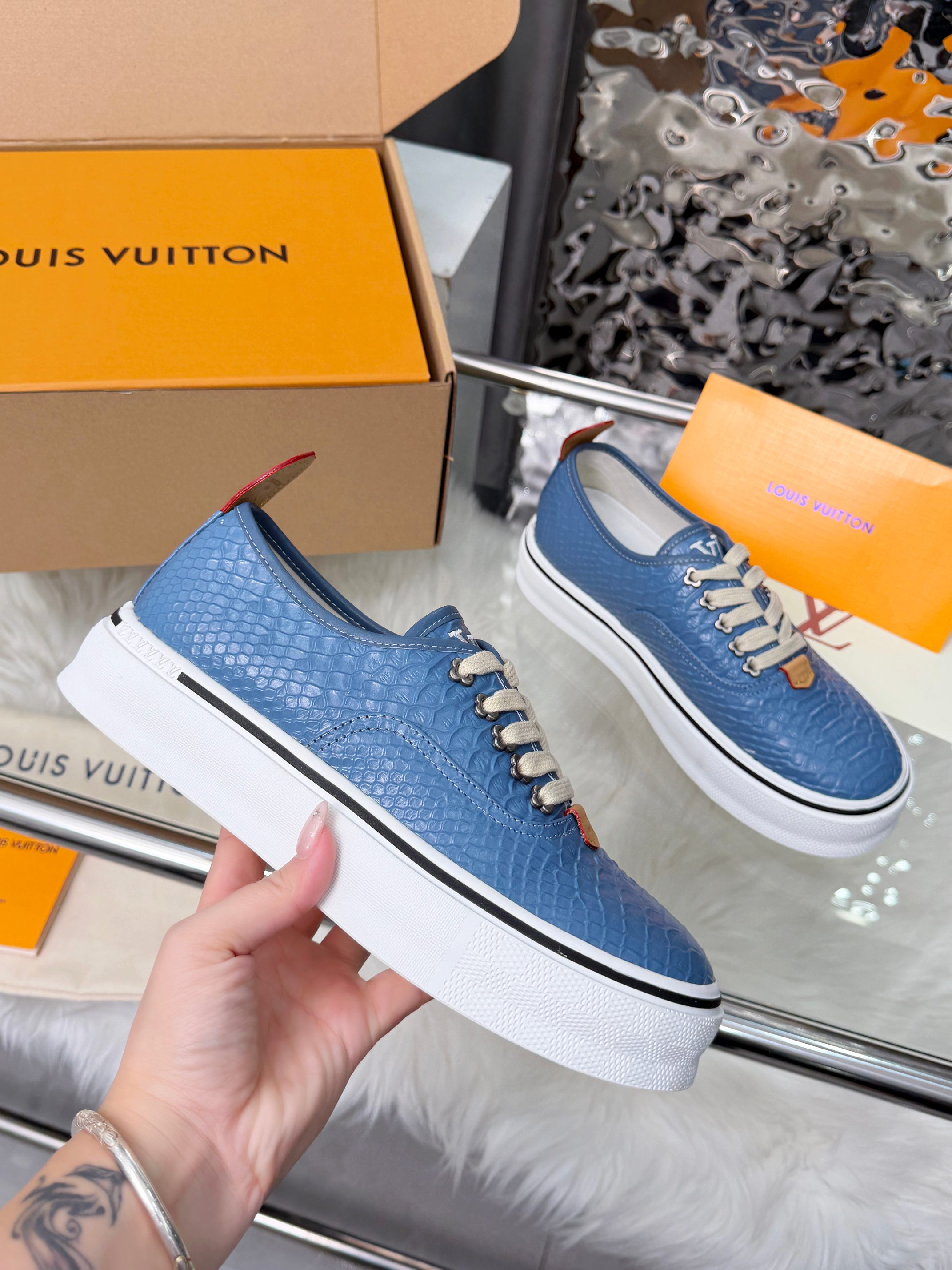 LV