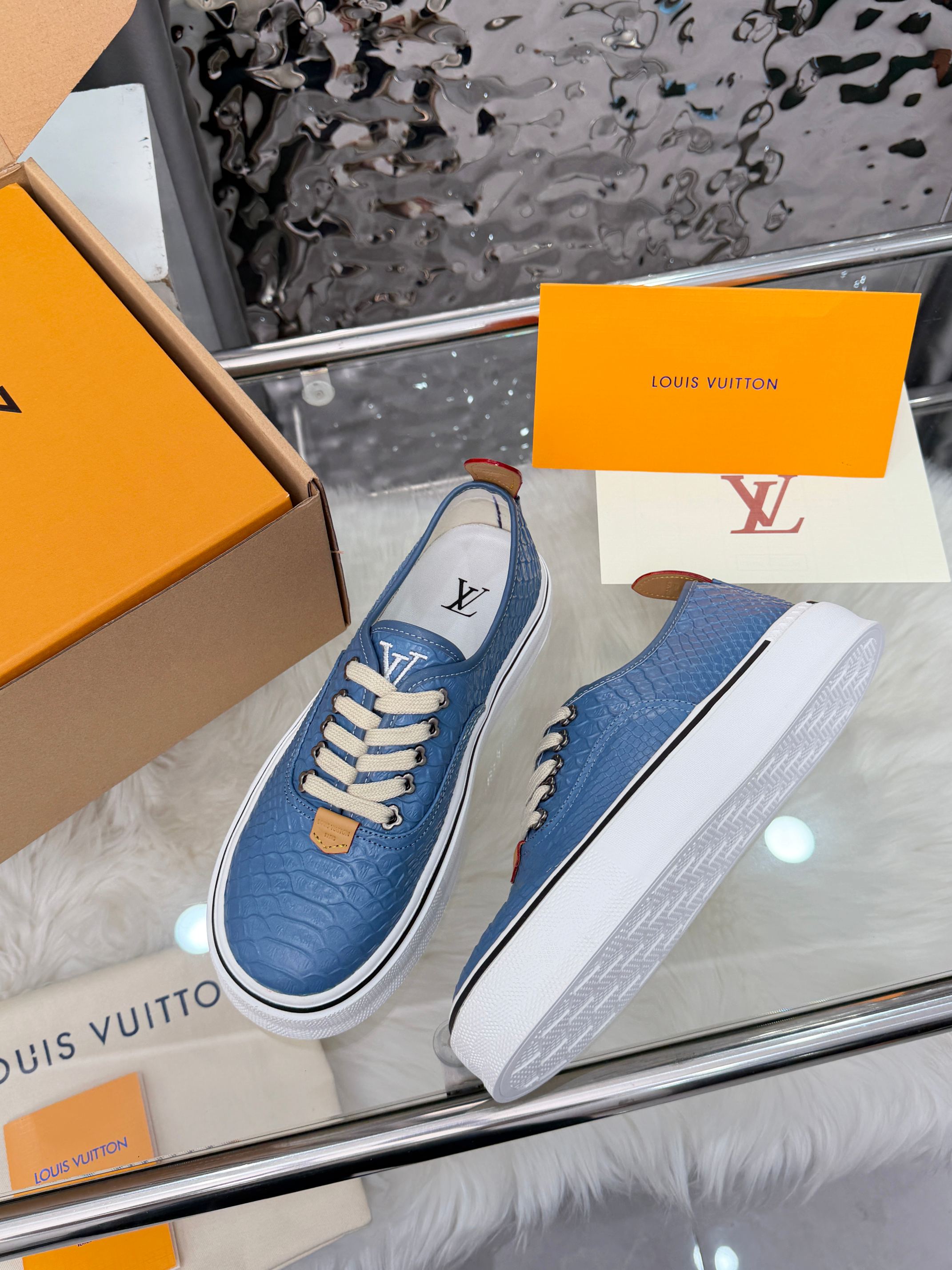 LV