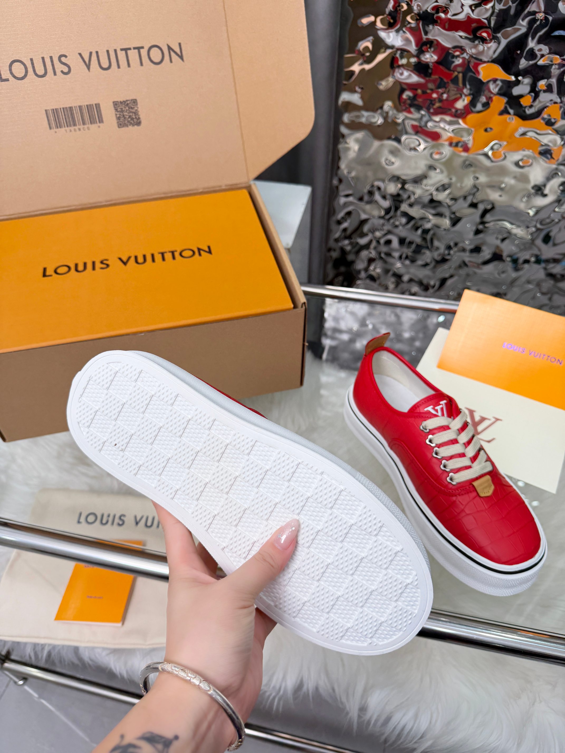 LV