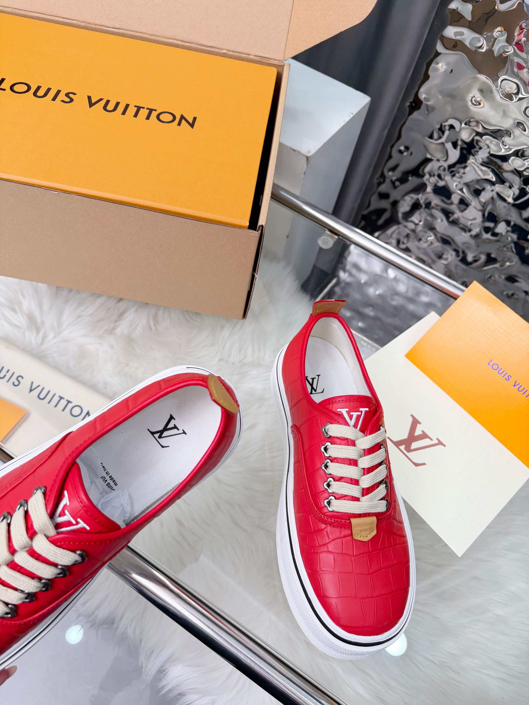 LV