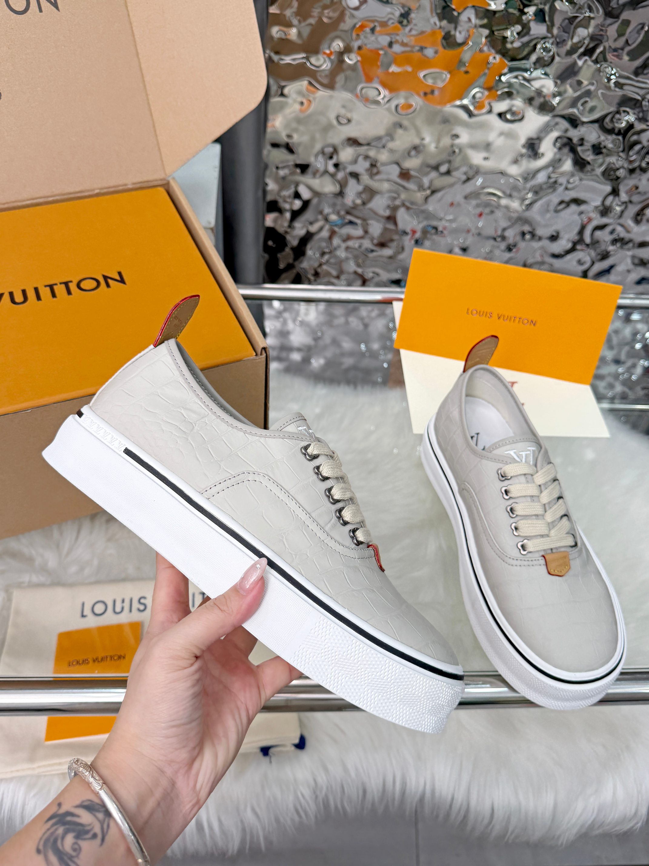 LV