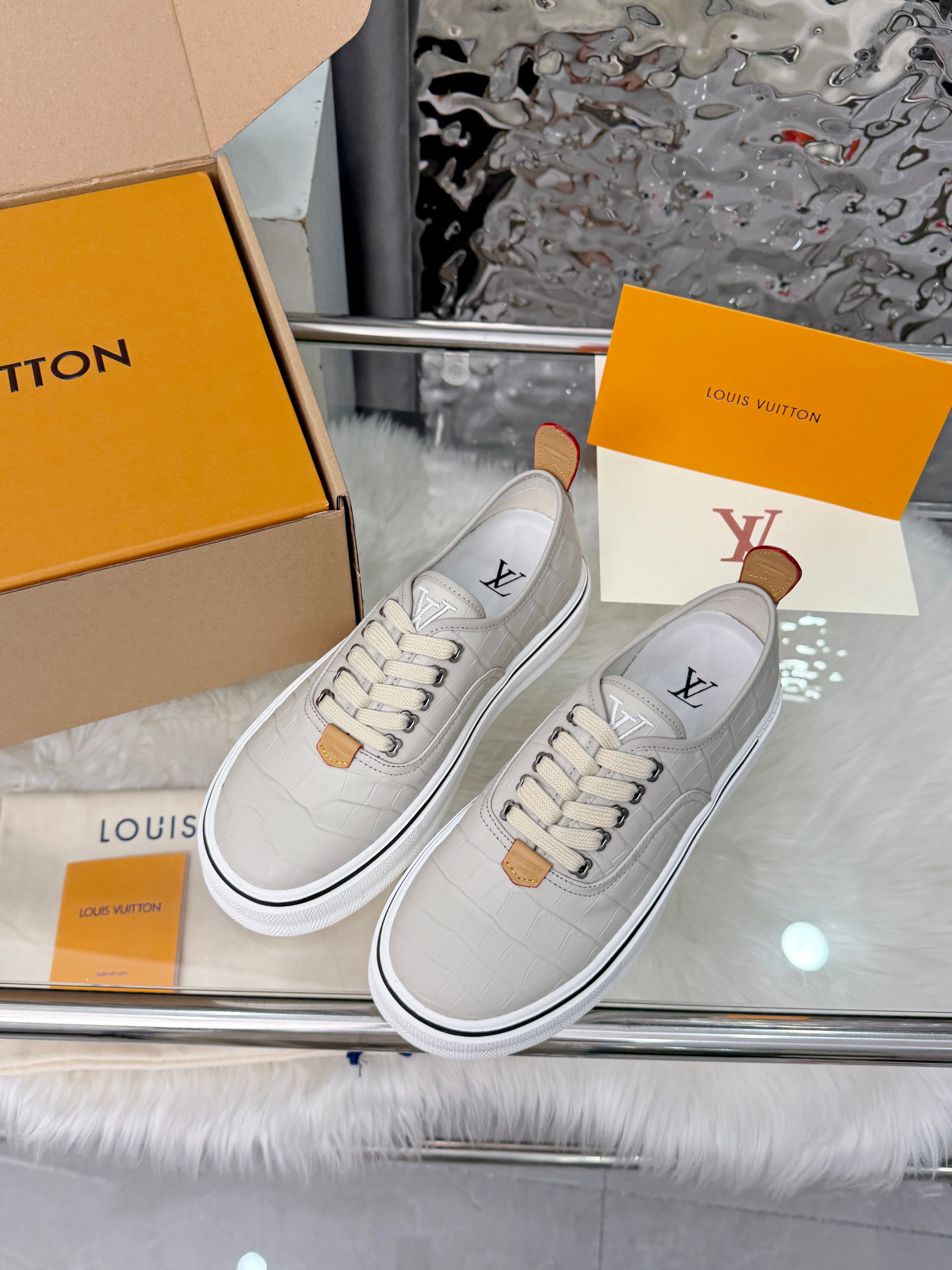 LV