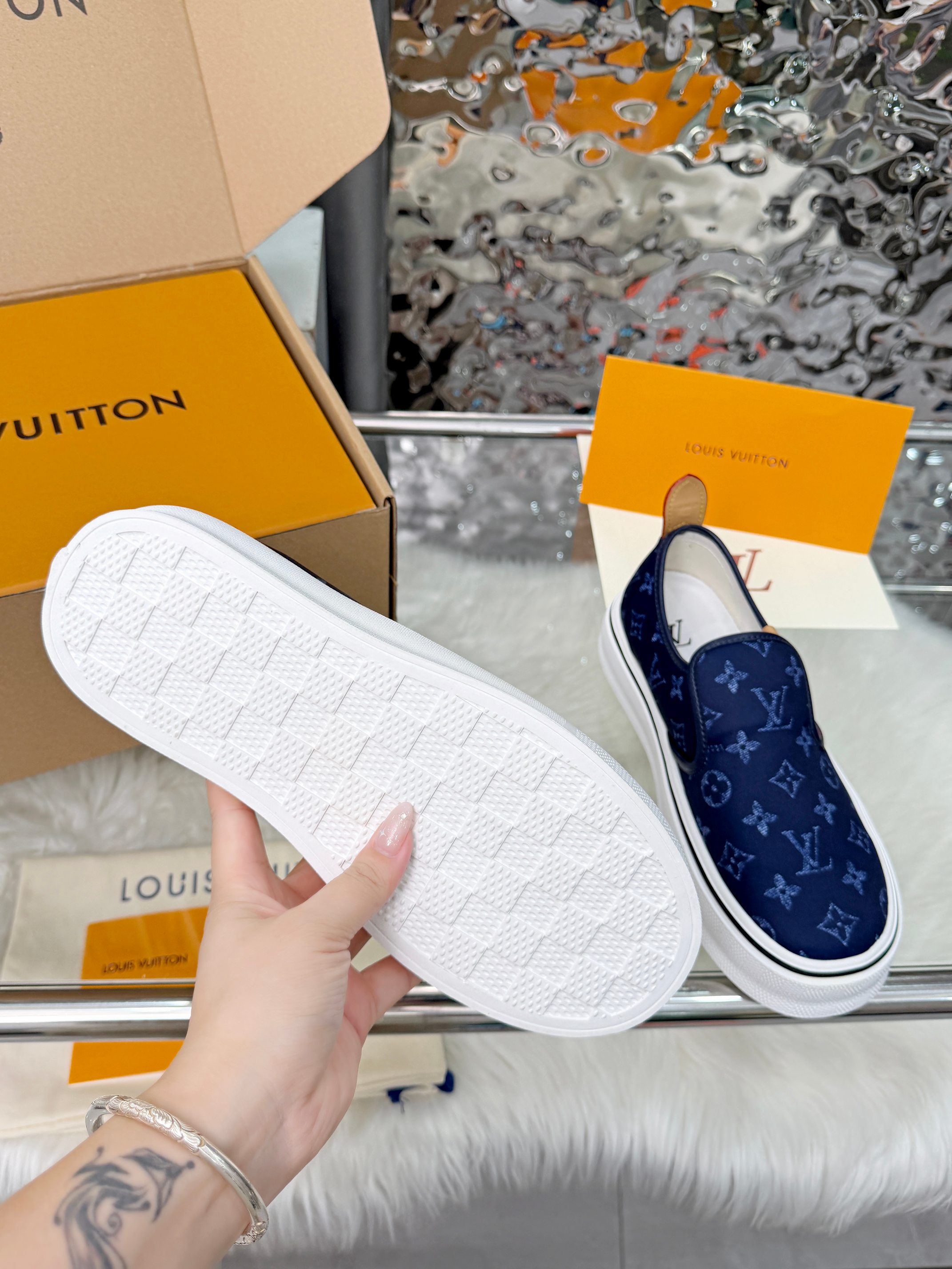 LV