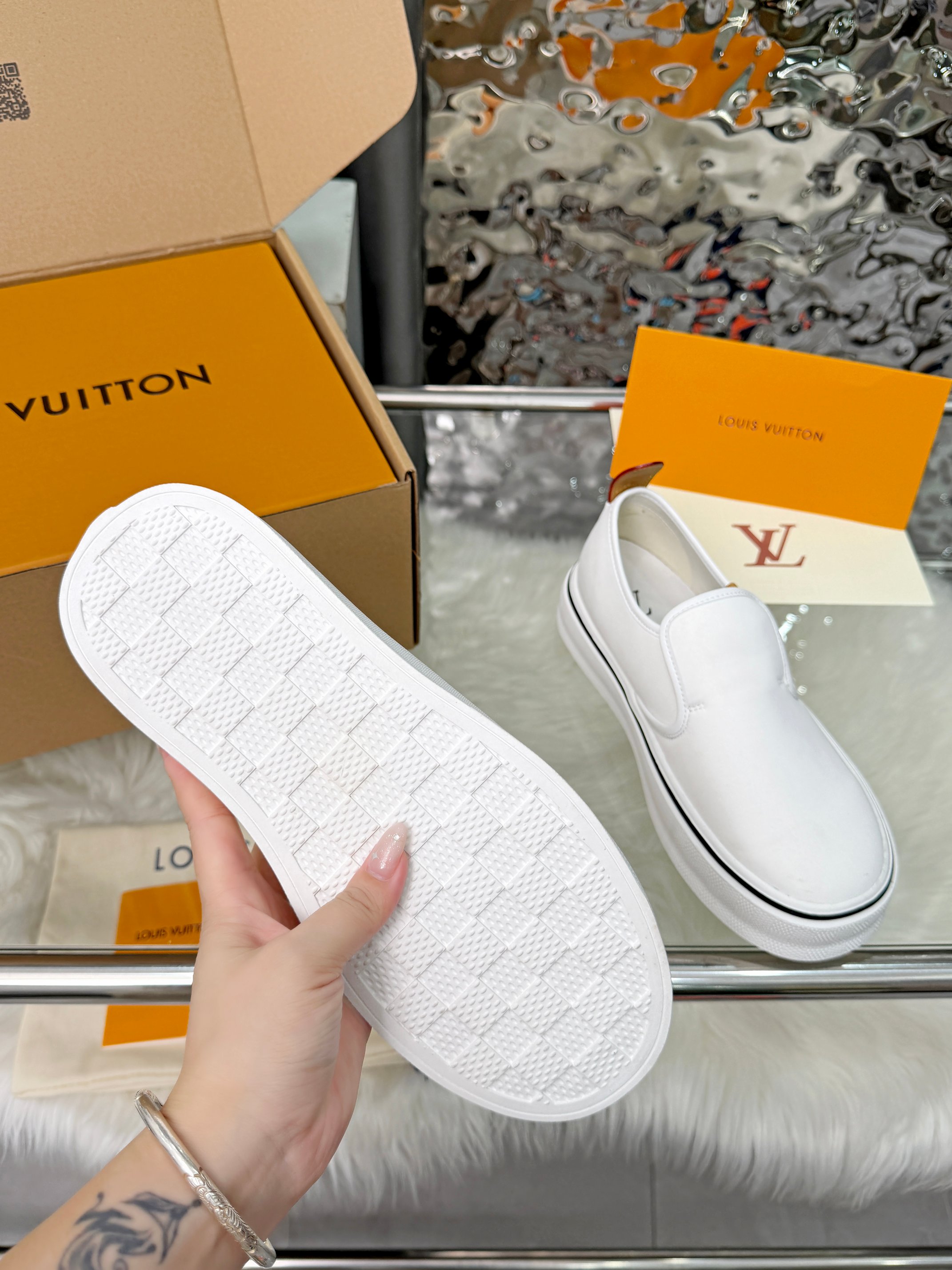 LV