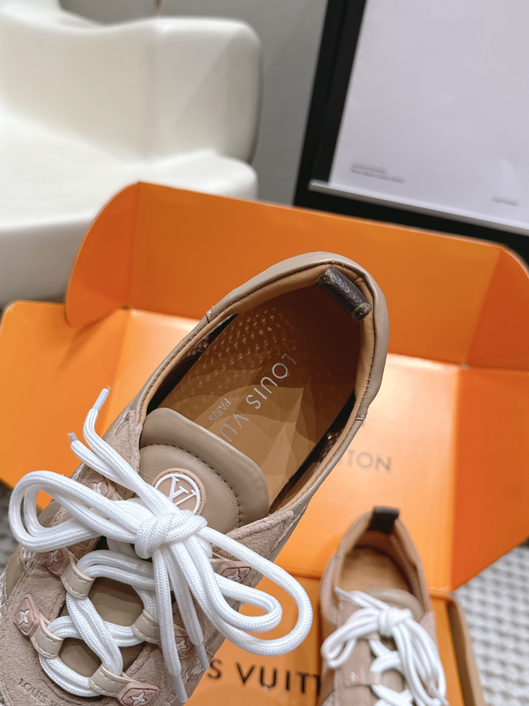 LV